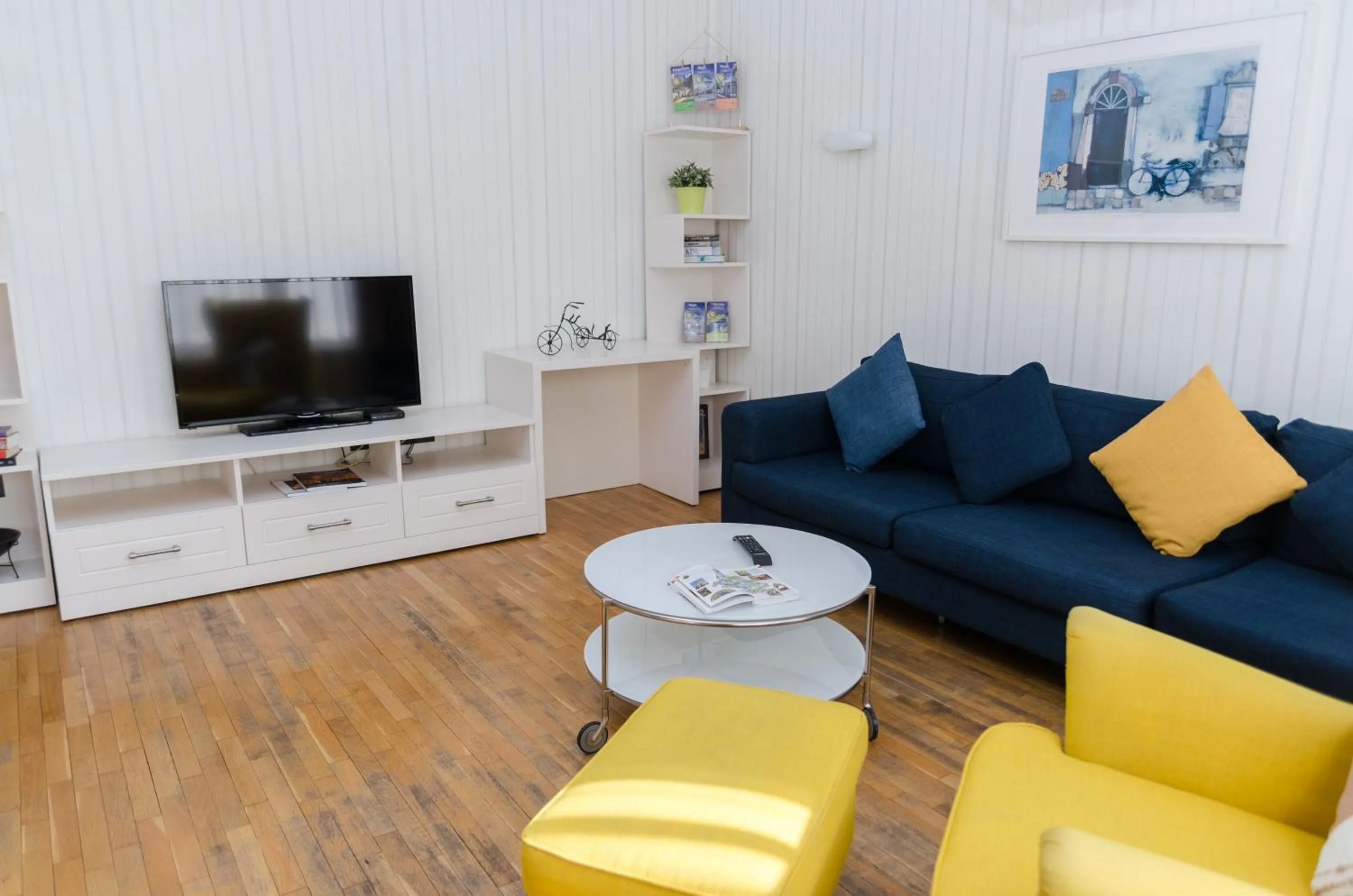 Two-Bedroom Deluxe Apartment with Balcony in VIP Apartments Sofia