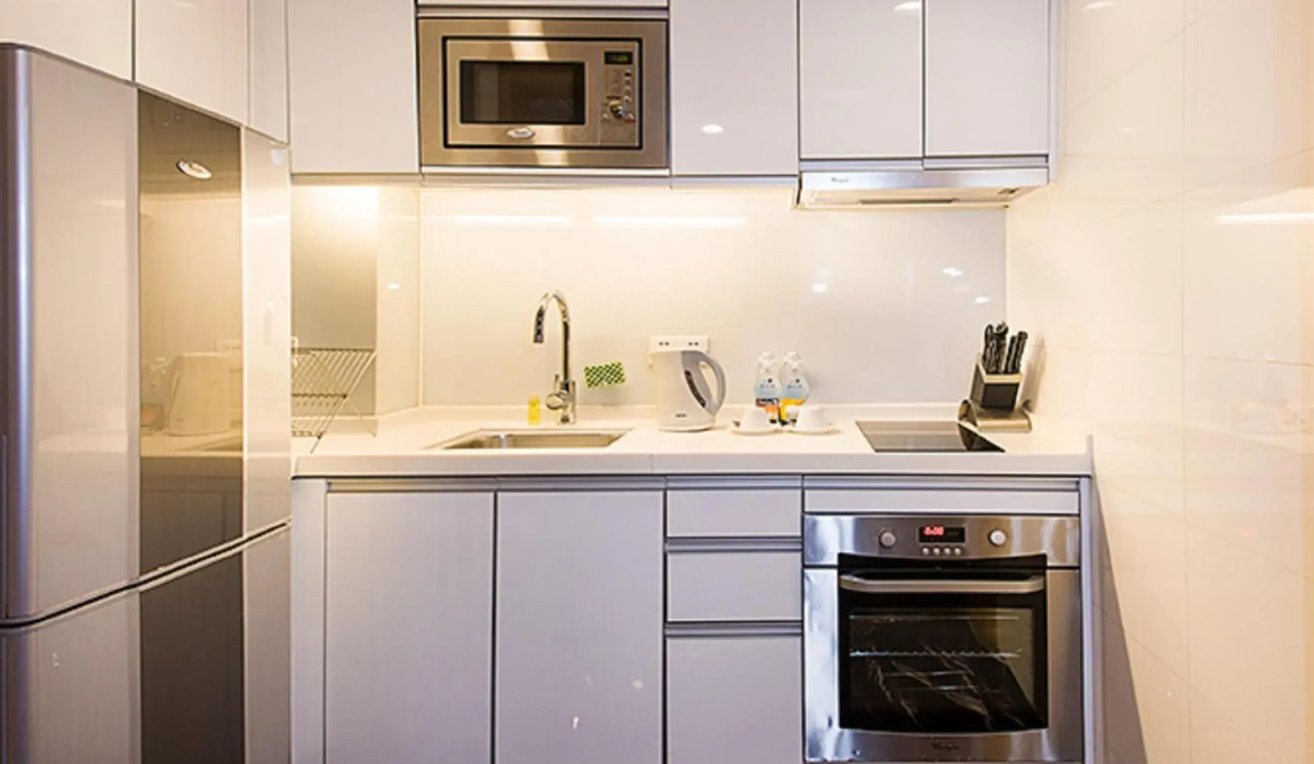 Kitchen or kitchenette in Somerset Riverview Chengdu-Near Tianfu Square Kitchen or kitchenette in Somerset Riverview Chengdu-Near Tianfu Square