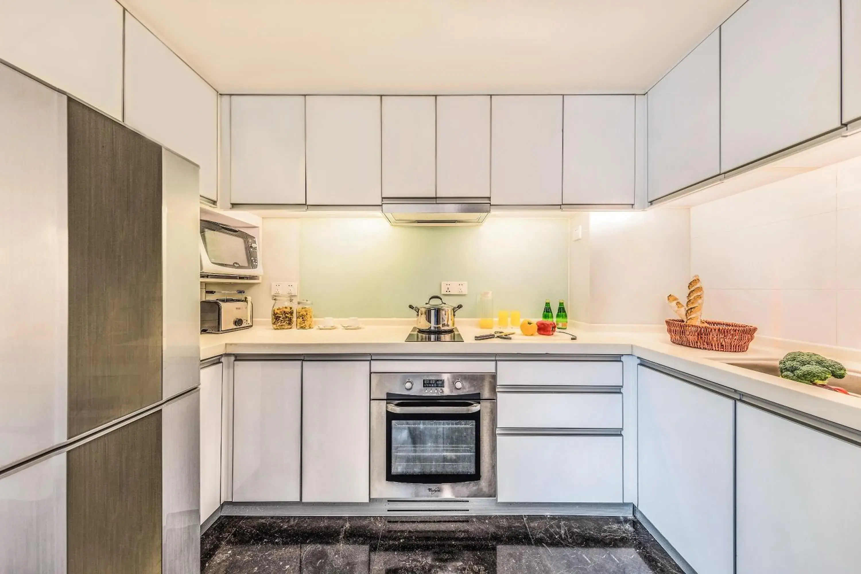 Kitchen or kitchenette in Somerset Riverview Chengdu-Near Tianfu Square Kitchen or kitchenette in Somerset Riverview Chengdu-Near Tianfu Square