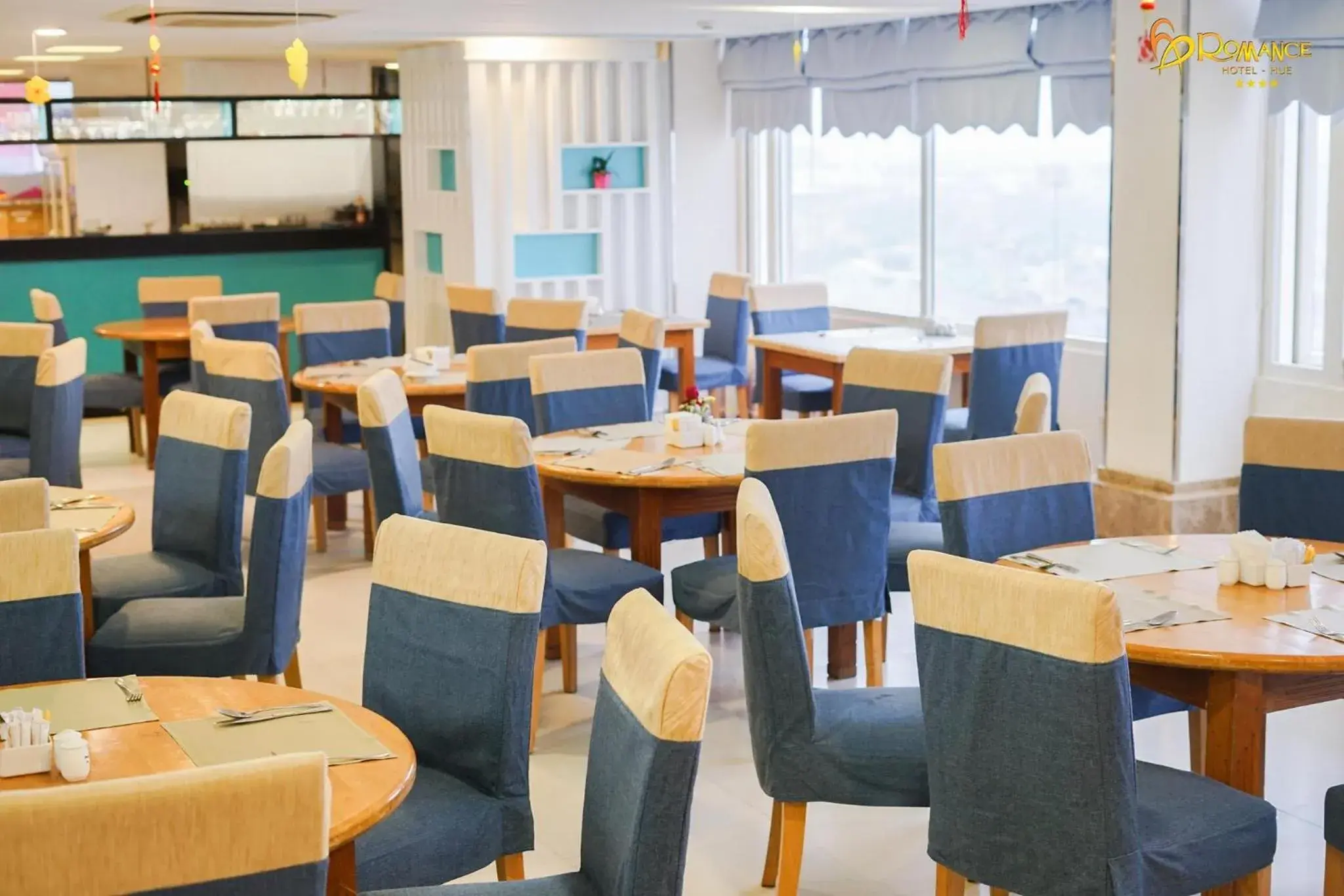 Restaurant/places to eat in Romance Hotel Restaurant/places to eat in Romance Hotel