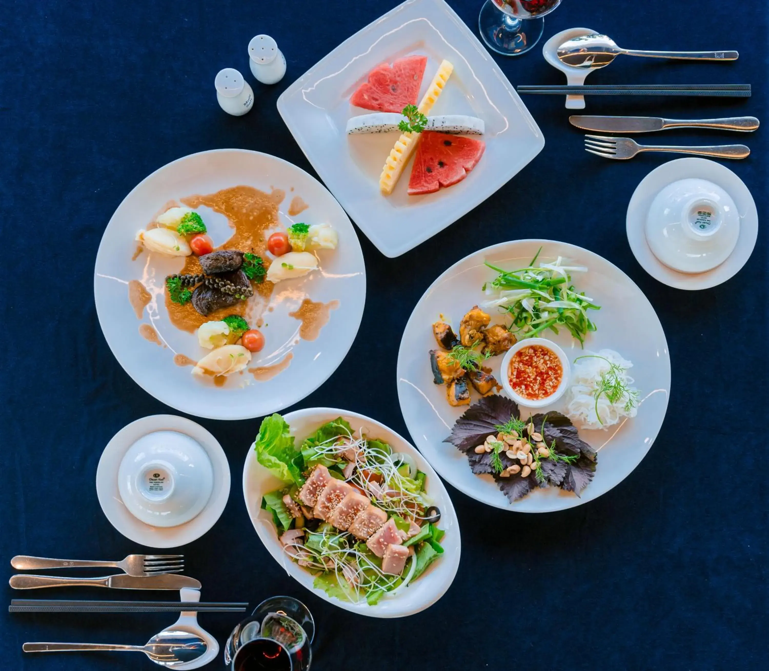 Restaurant/places to eat in Romance Hotel Restaurant/places to eat in Romance Hotel