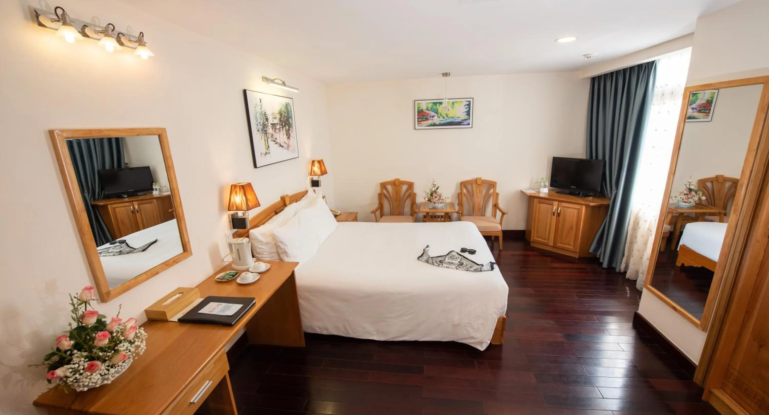 Bedroom, Bed in Romance Hotel