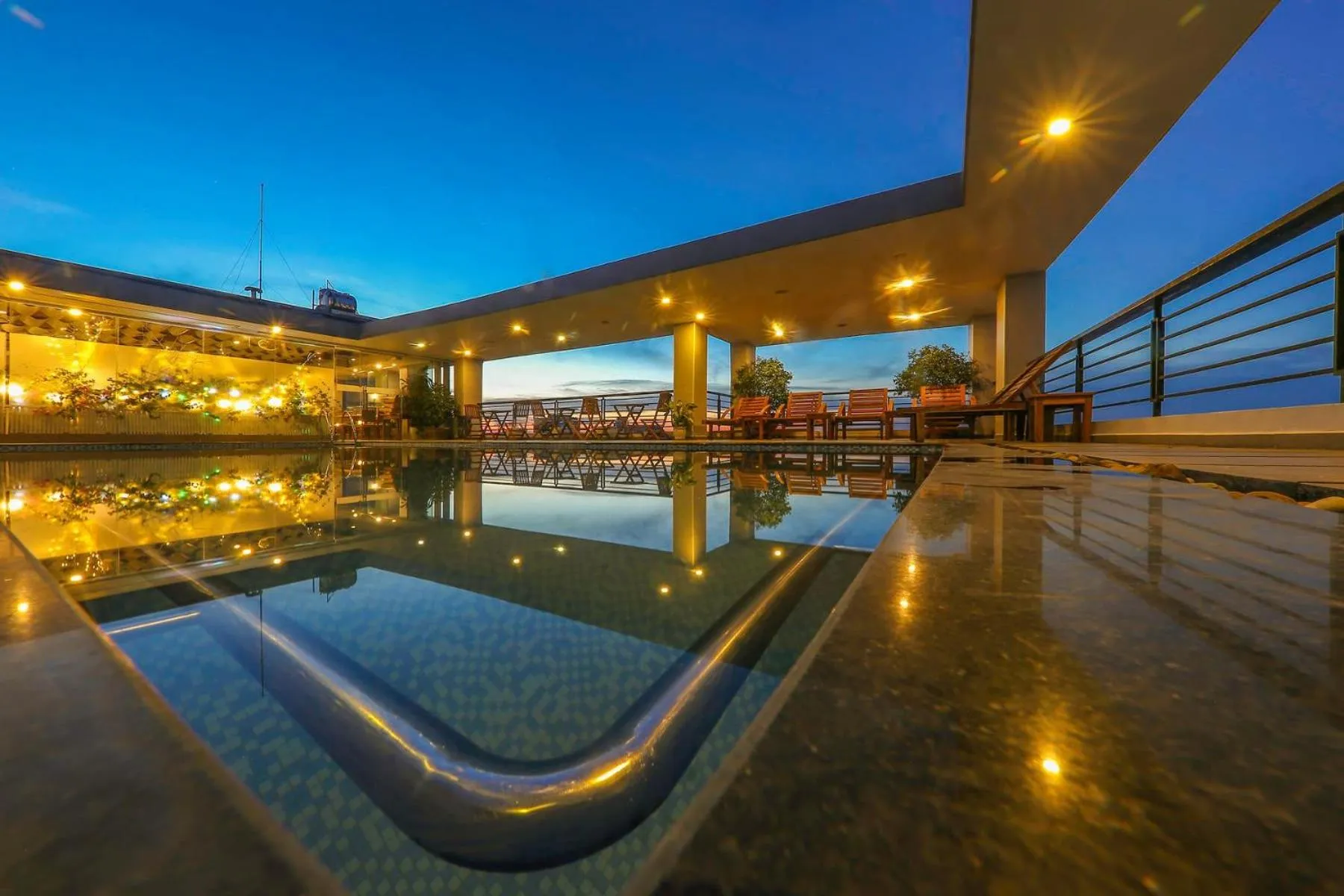 Swimming pool in Romance Hotel