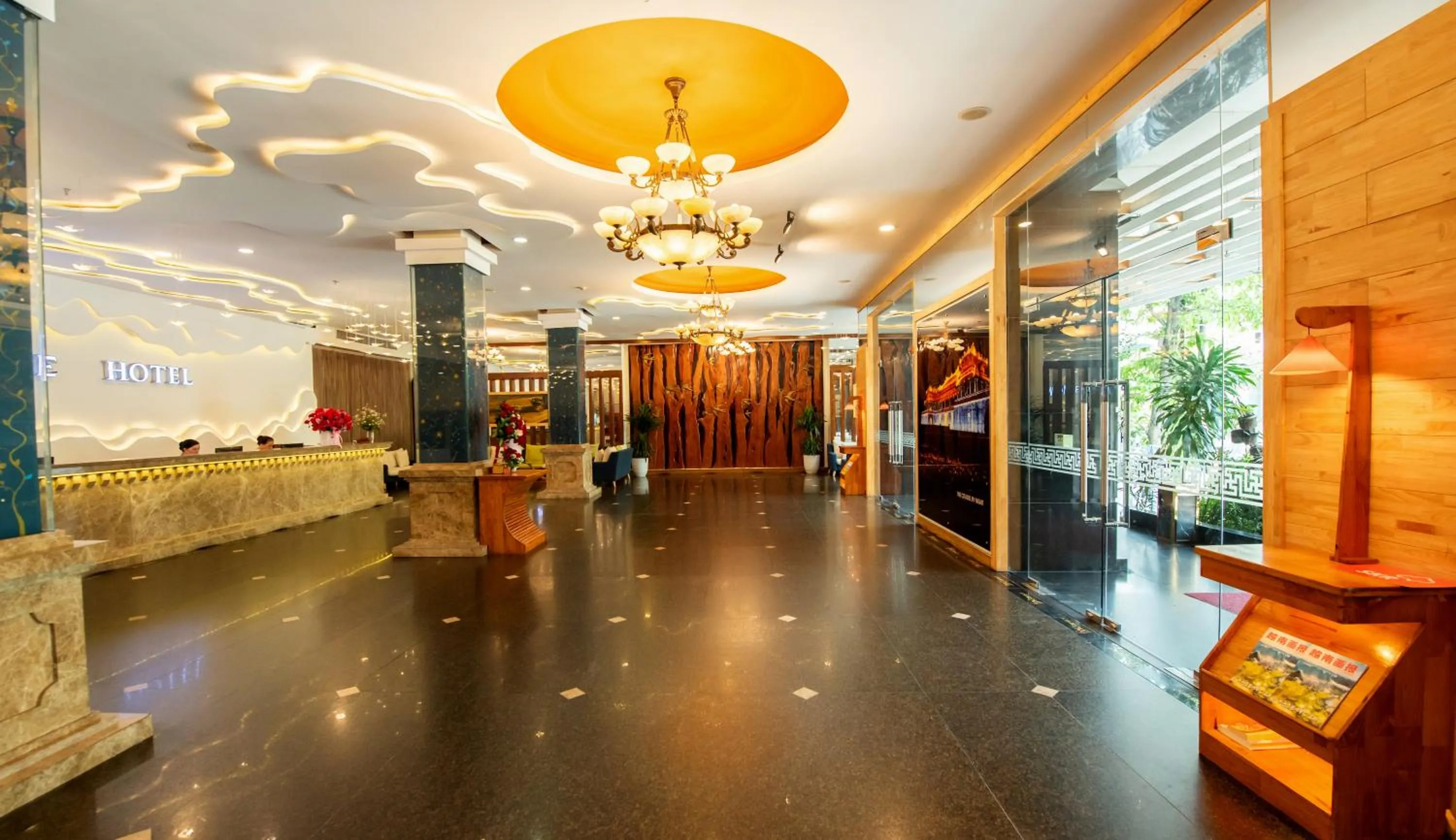 Lobby or reception in Romance Hotel