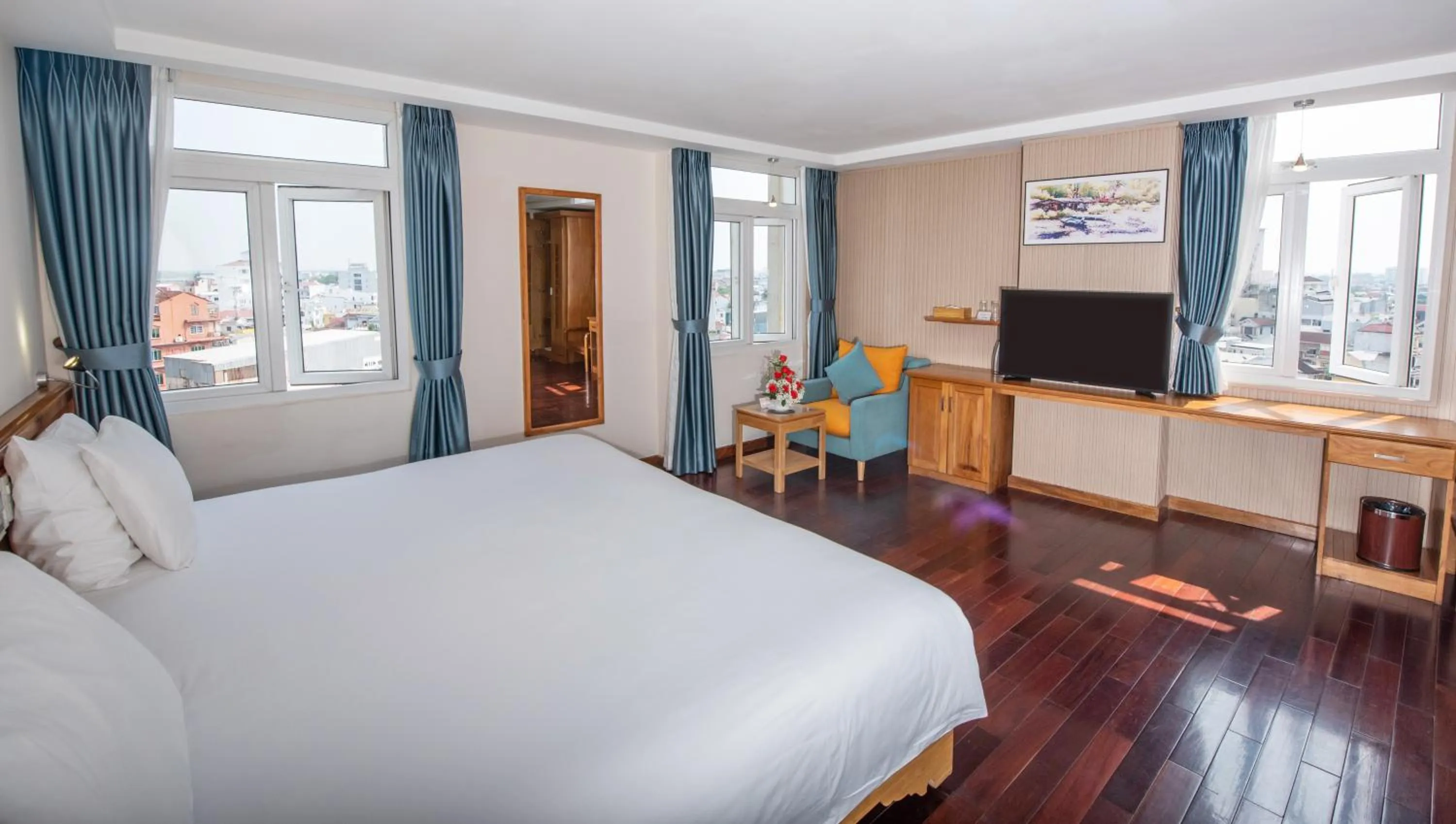 Photo of the whole room, Bed in Romance Hotel