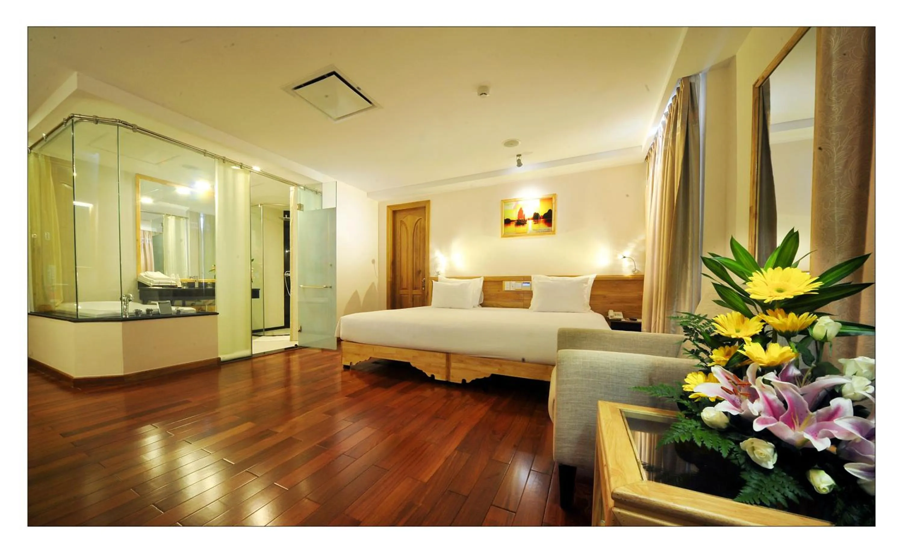 Photo of the whole room, Bed in Romance Hotel