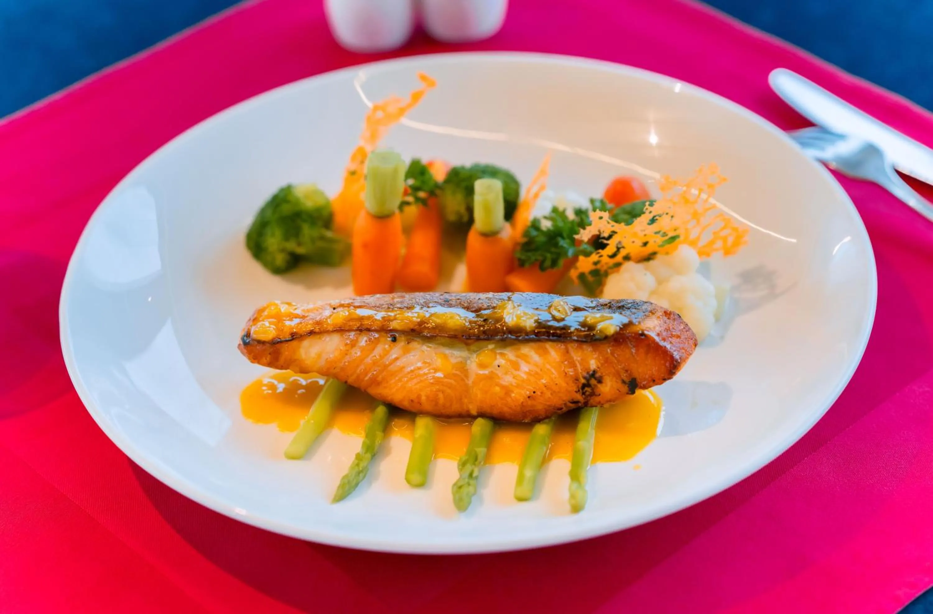 Restaurant/places to eat in Romance Hotel