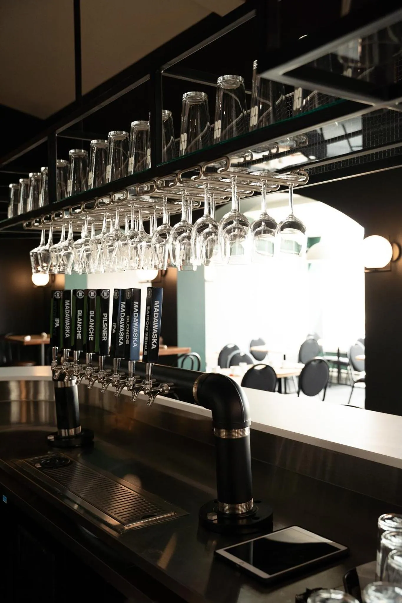 Restaurant/places to eat in Hôtel-Motel 1212