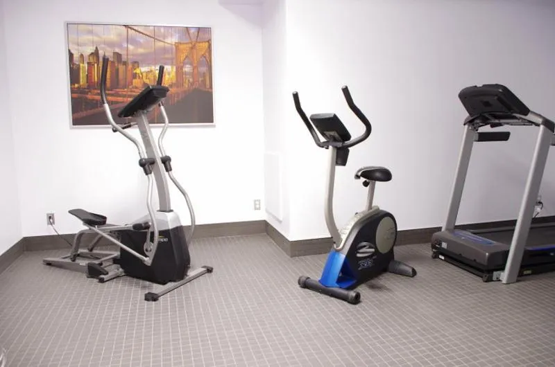 Fitness centre/facilities in Hôtel-Motel 1212