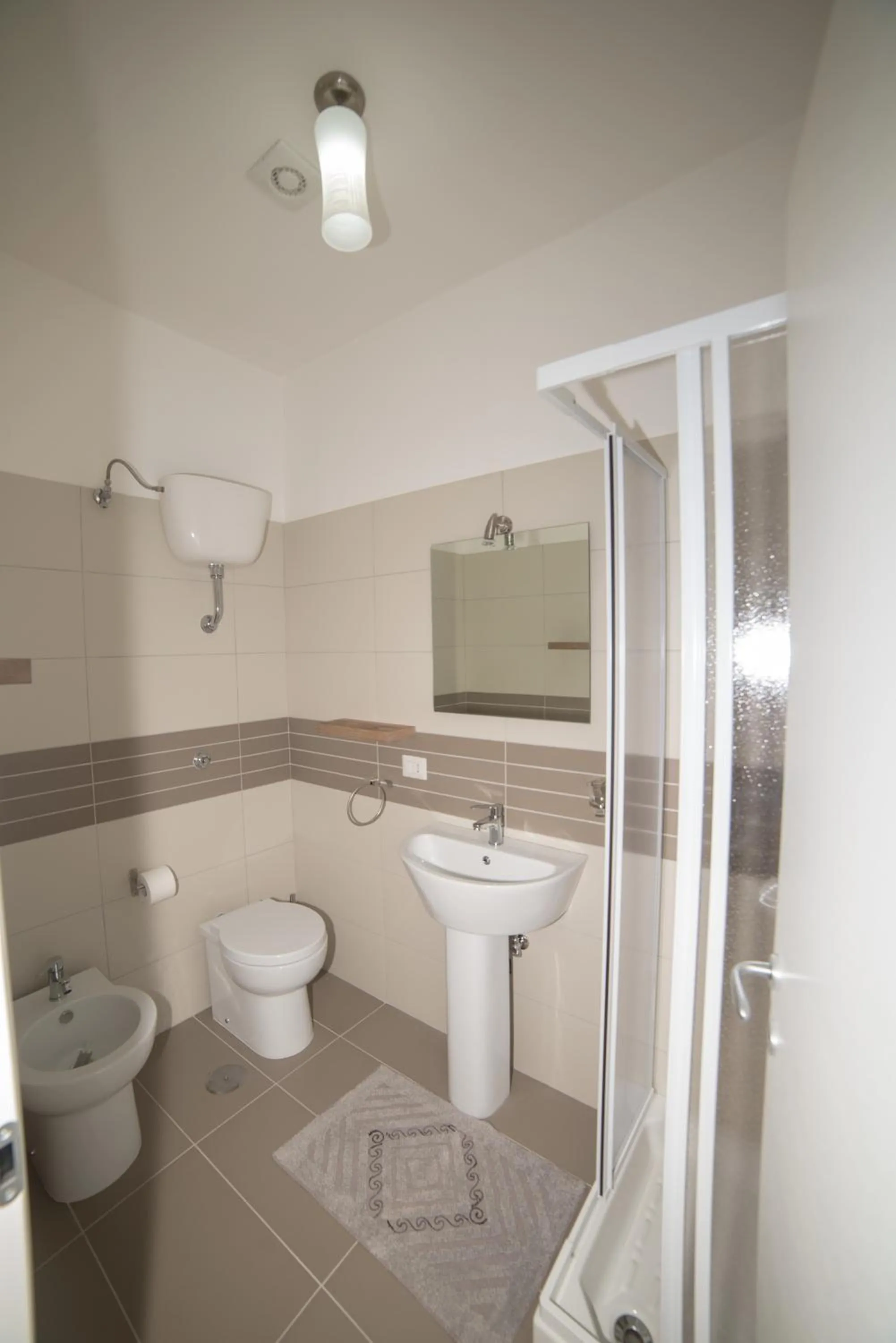 Shower in Villa Sansivieri