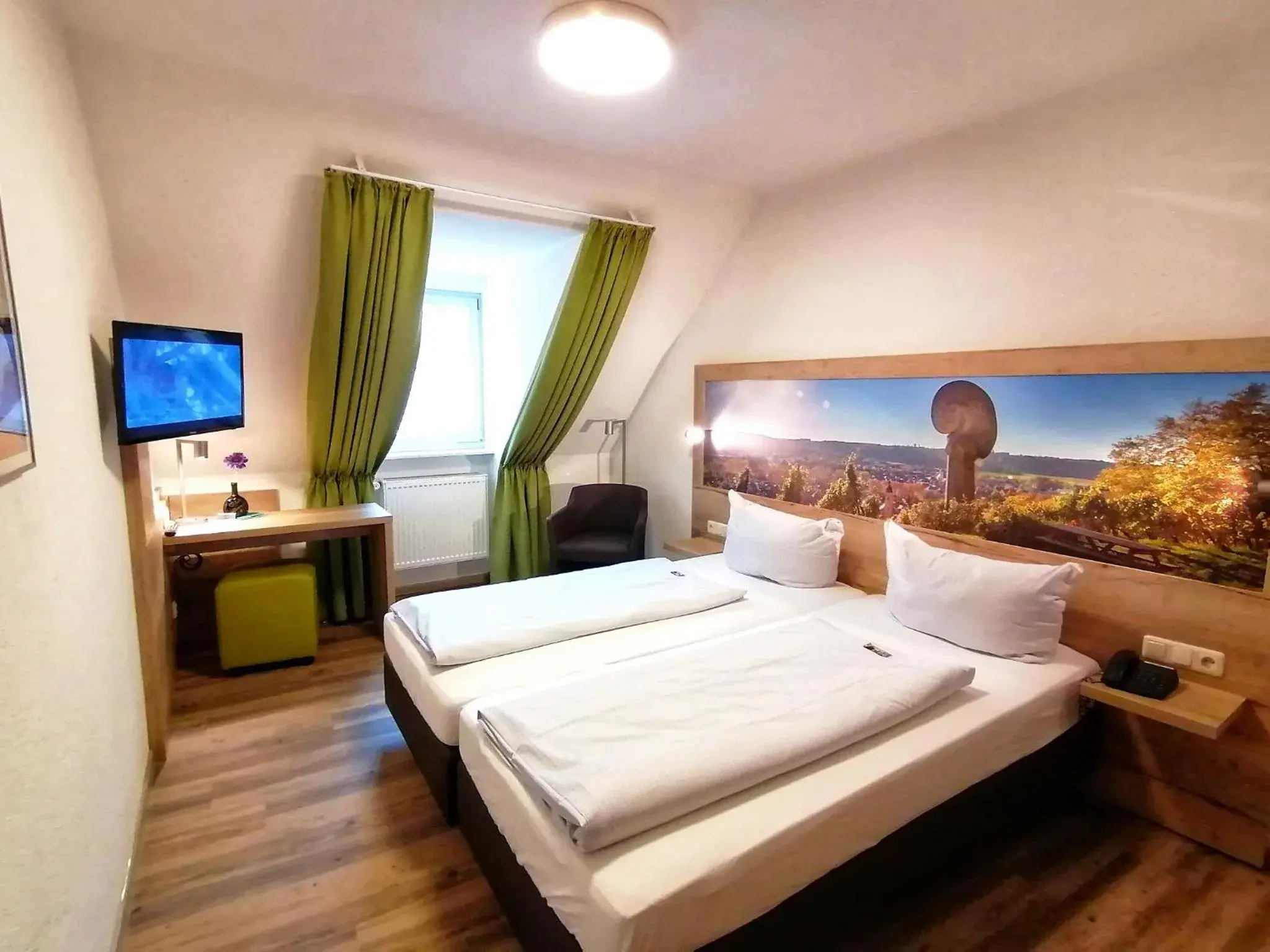 Small Double Room - single occupancy in Gasthof Hotel Weinbau "Zum Goldenen Ochsen" Small Double Room - single occupancy in Gasthof Hotel Weinbau "Zum Goldenen Ochsen"