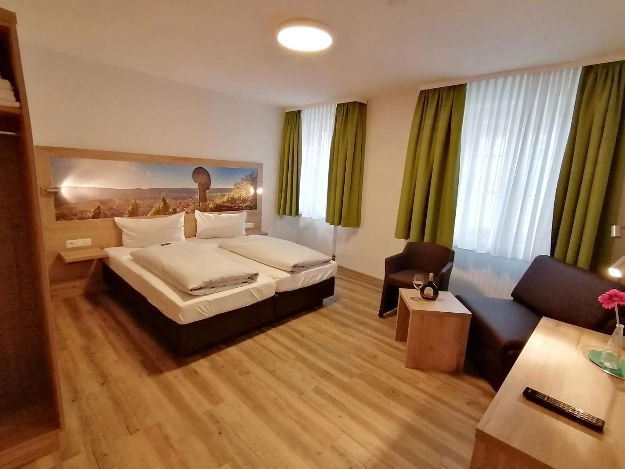 Family Room in Gasthof Hotel Weinbau "Zum Goldenen Ochsen"