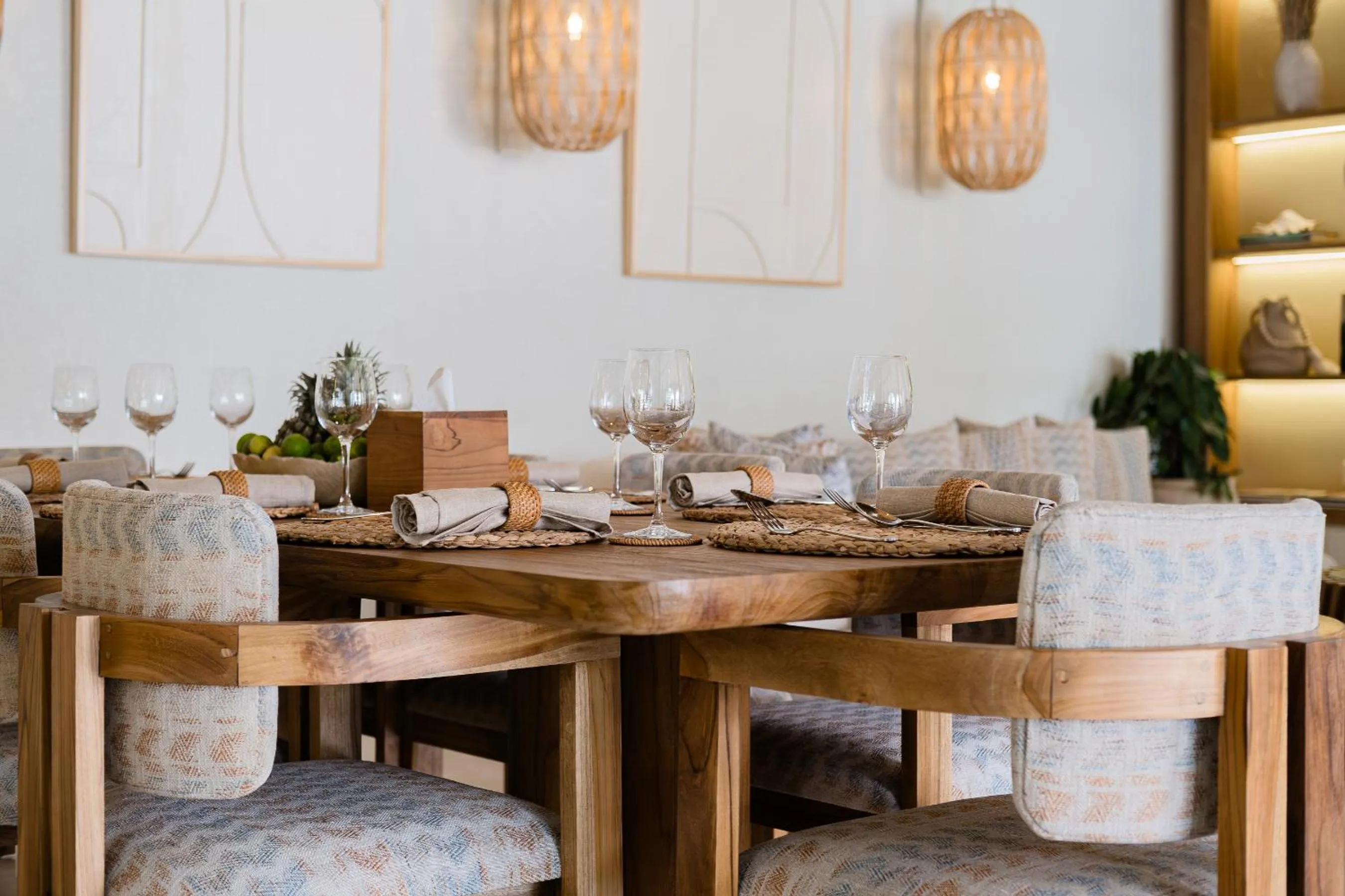 Restaurant/places to eat in Akara Villa