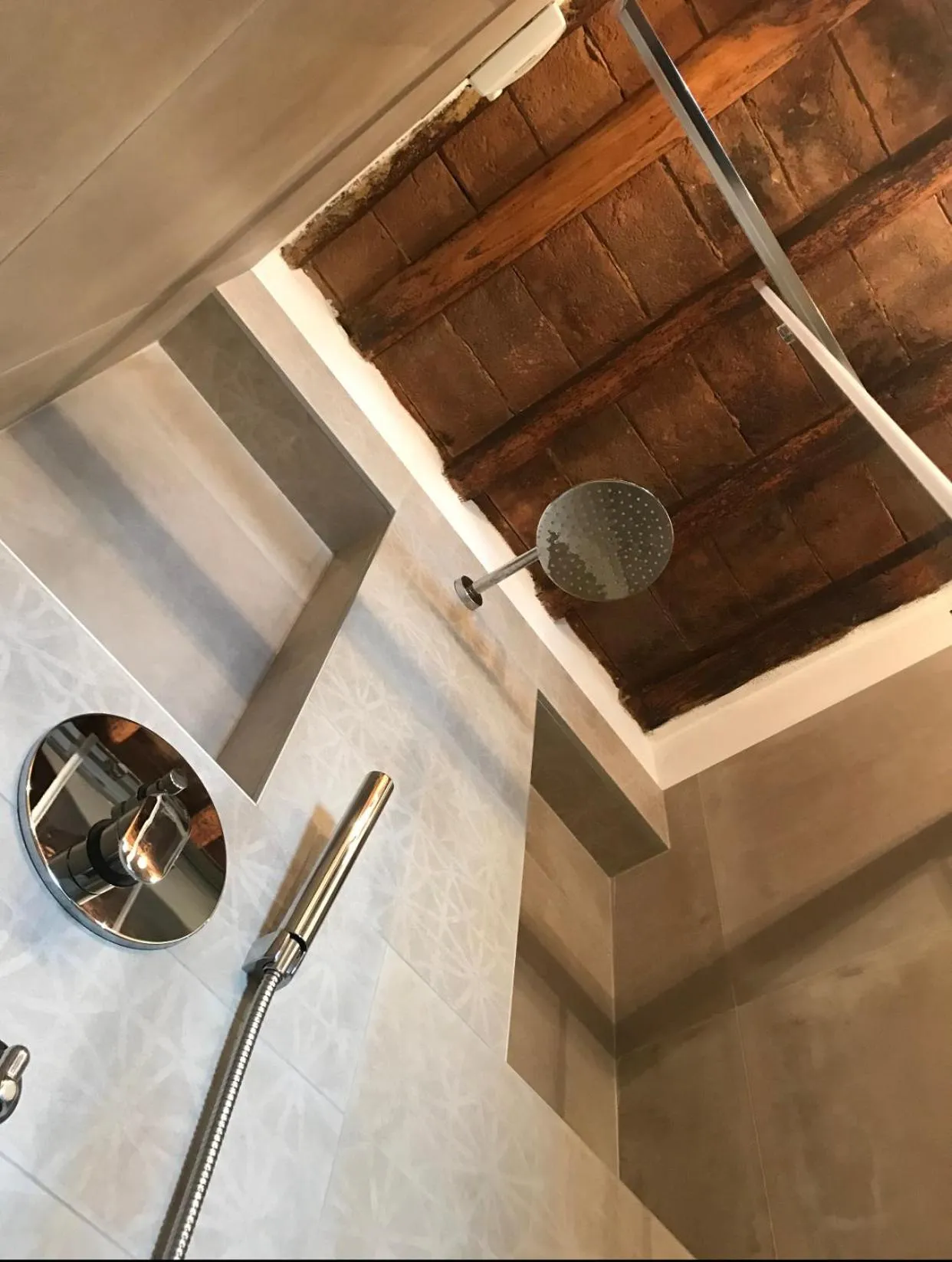 Bathroom in Antica Torre del Borgo