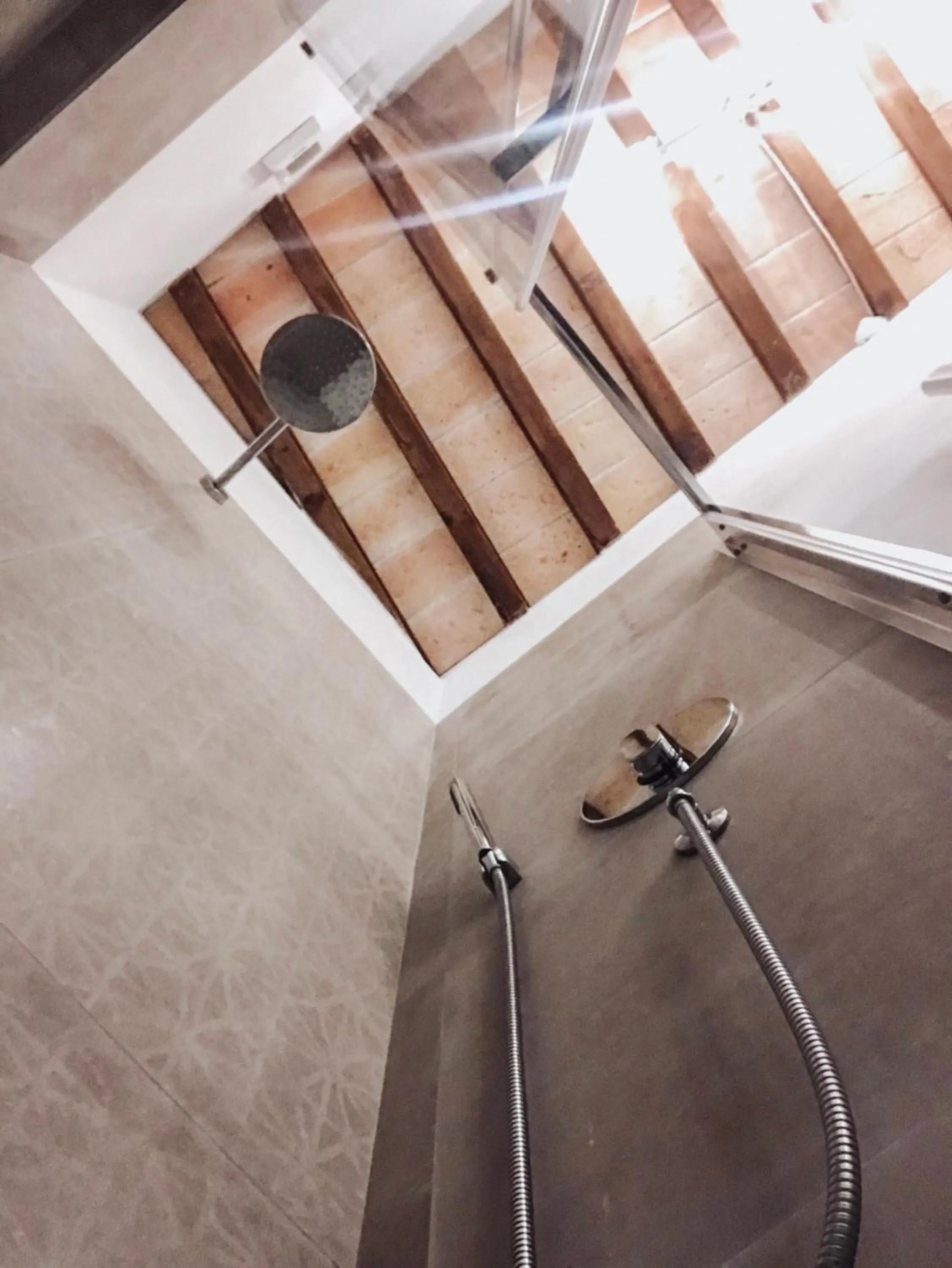 Shower in Antica Torre del Borgo