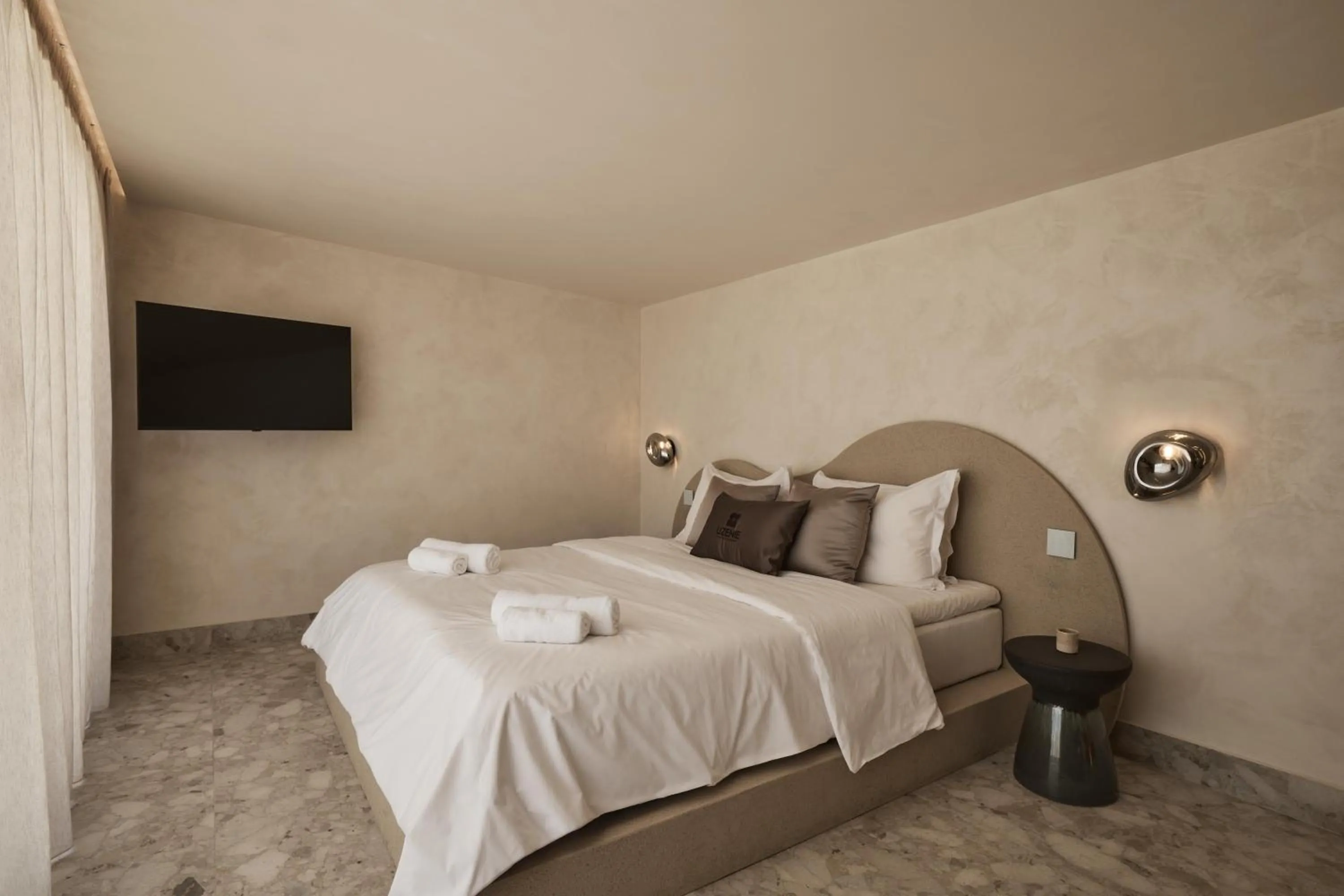 Photo of the whole room, Bed in Uzenie All Suites Boutique Resort