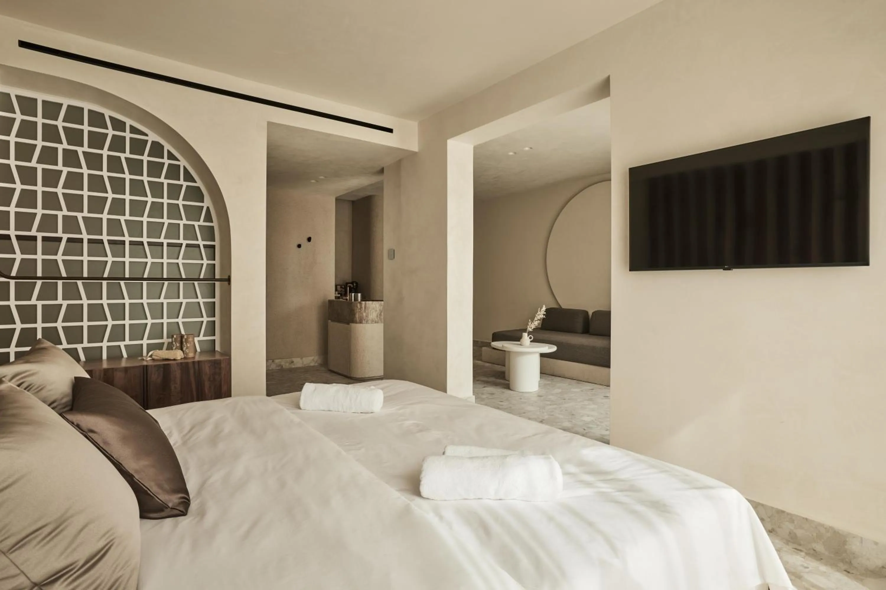 Photo of the whole room, Bed in Uzenie All Suites Boutique Resort