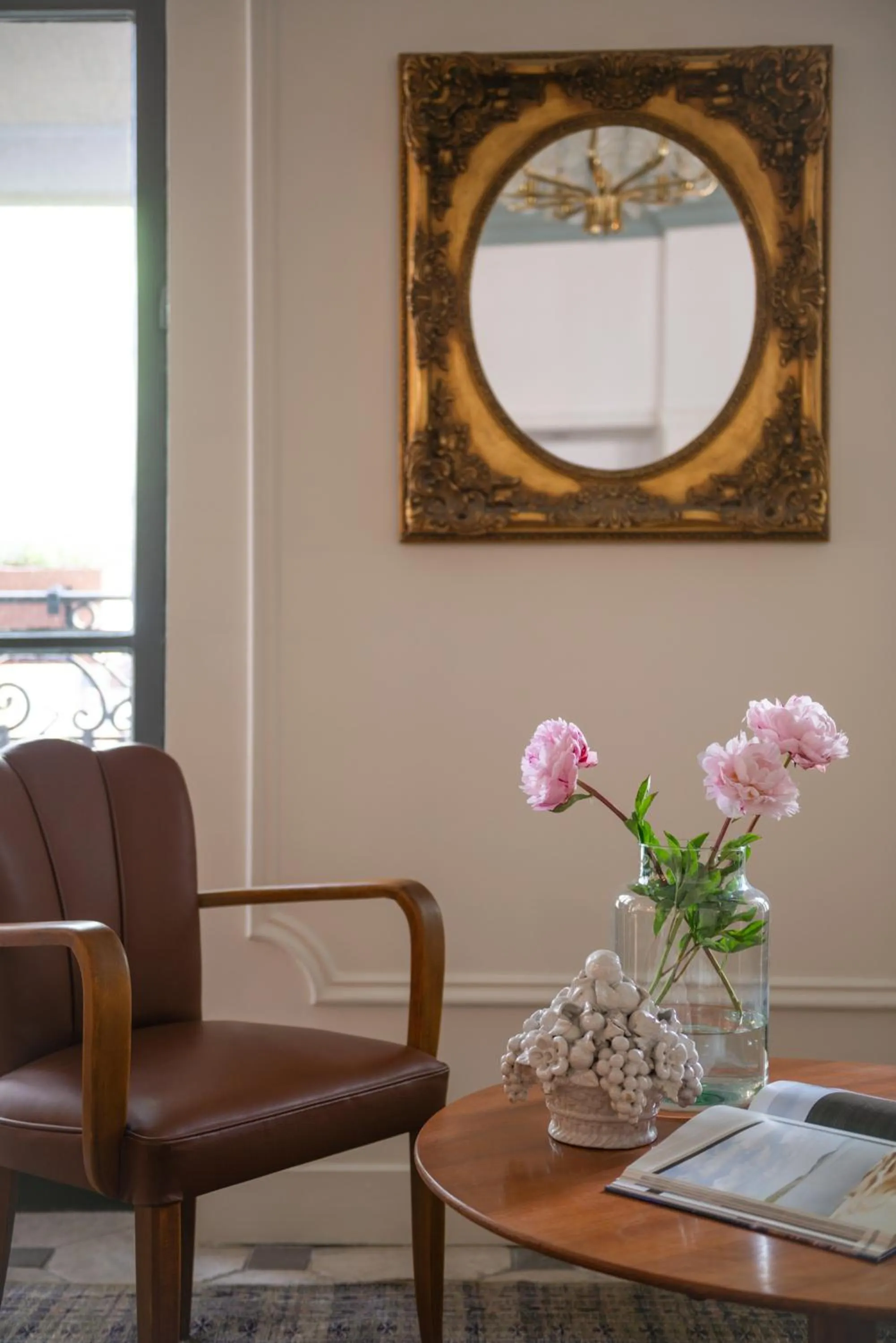 Living room in Hôtel De La Porte Dorée
