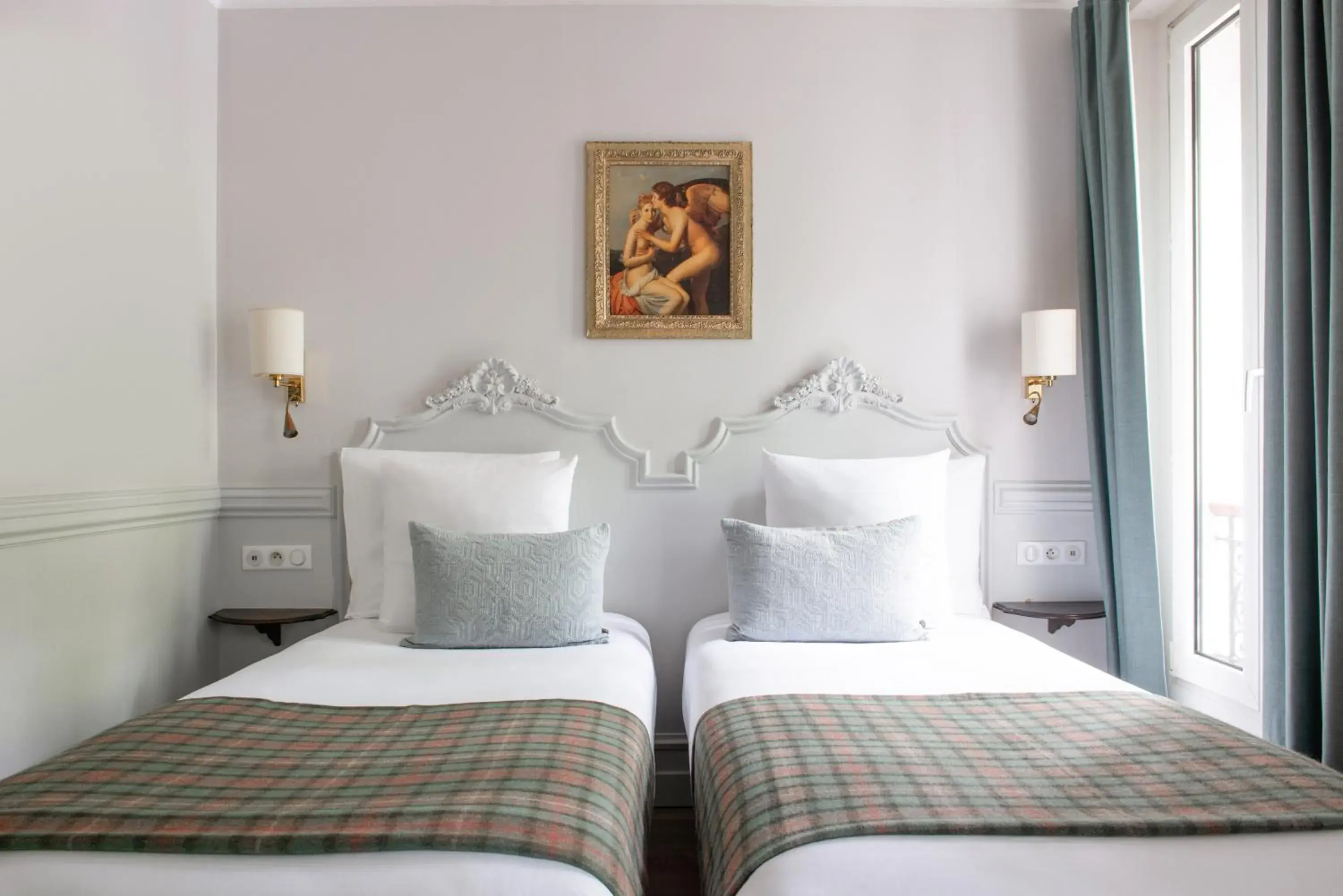 Bed in Hôtel De La Porte Dorée Bed in Hôtel De La Porte Dorée