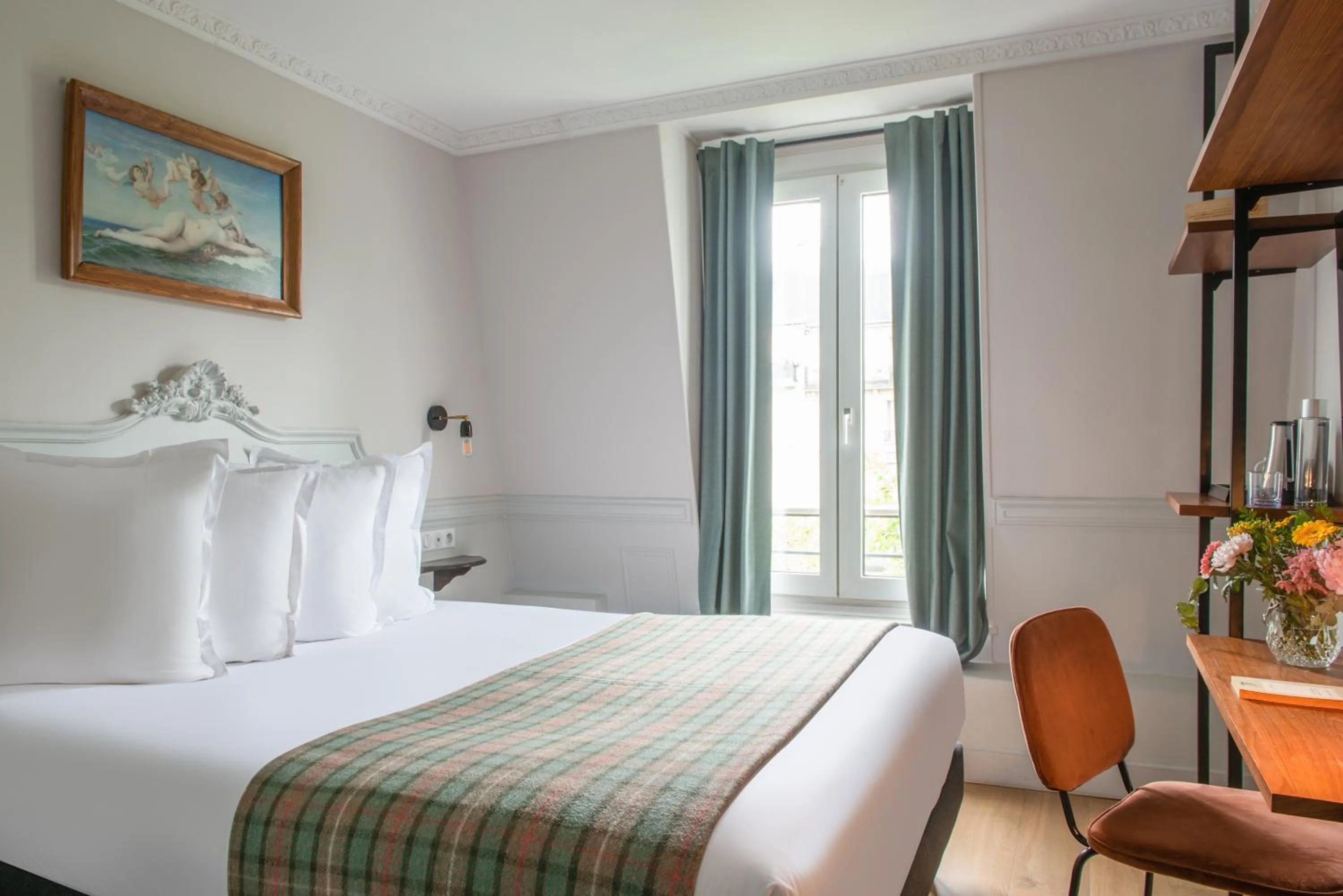 Bed in Hôtel De La Porte Dorée