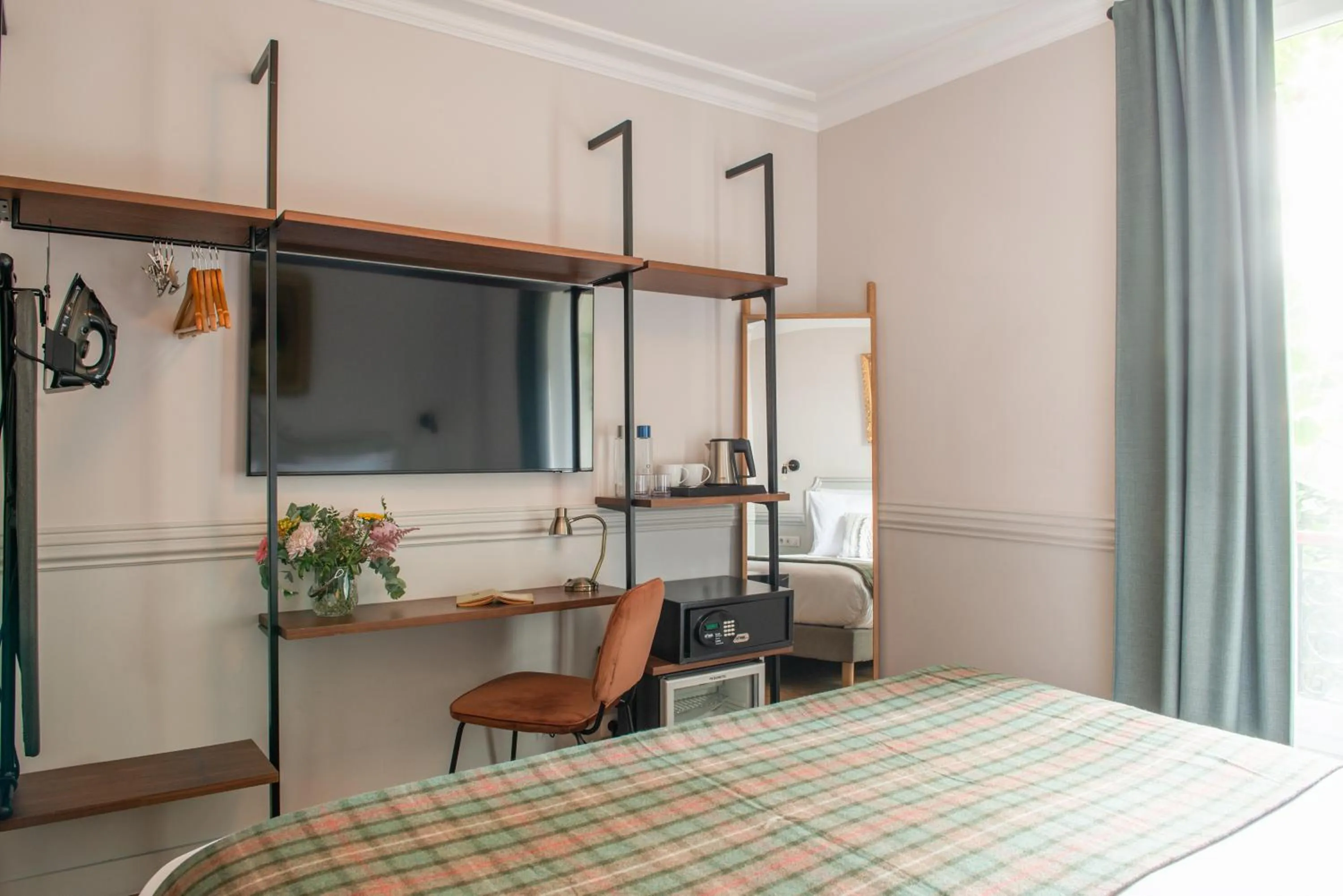 Bed in Hôtel De La Porte Dorée