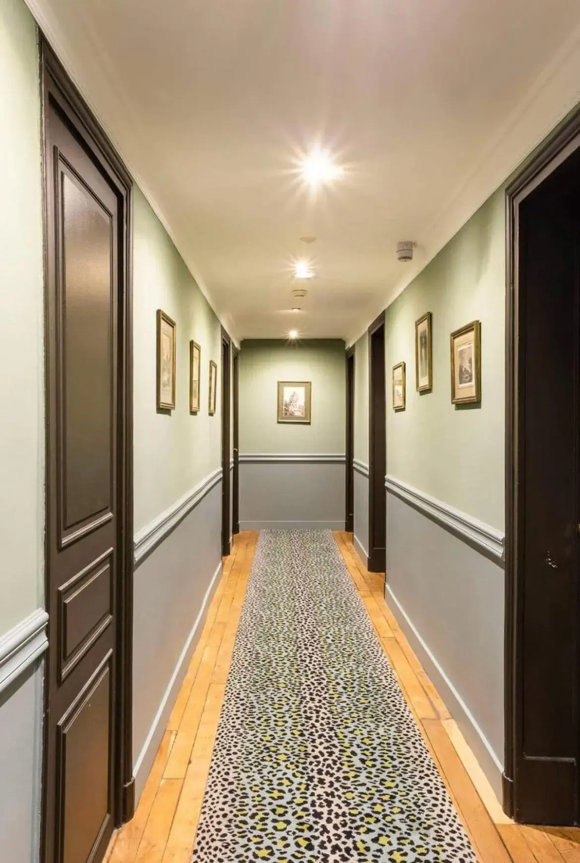 Property building in Hôtel De La Porte Dorée Property building in Hôtel De La Porte Dorée