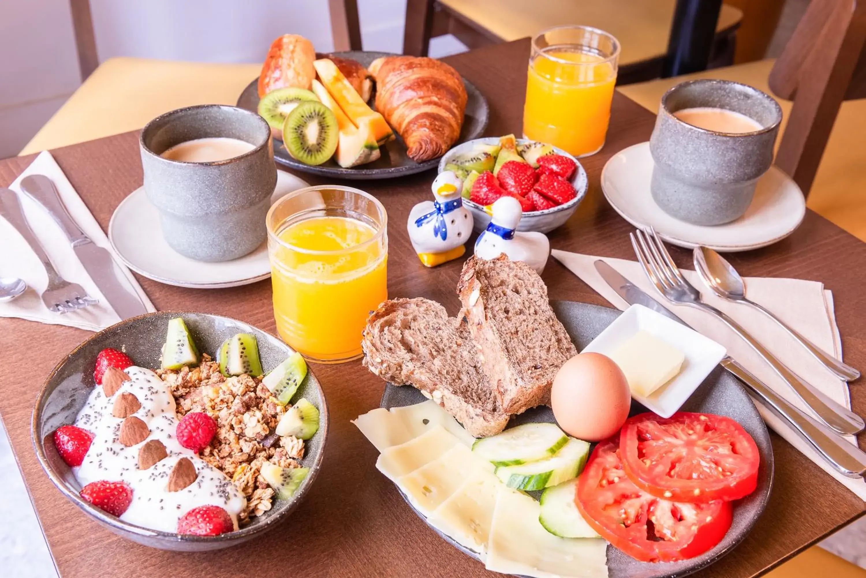 Breakfast in Hôtel De La Porte Dorée Breakfast in Hôtel De La Porte Dorée