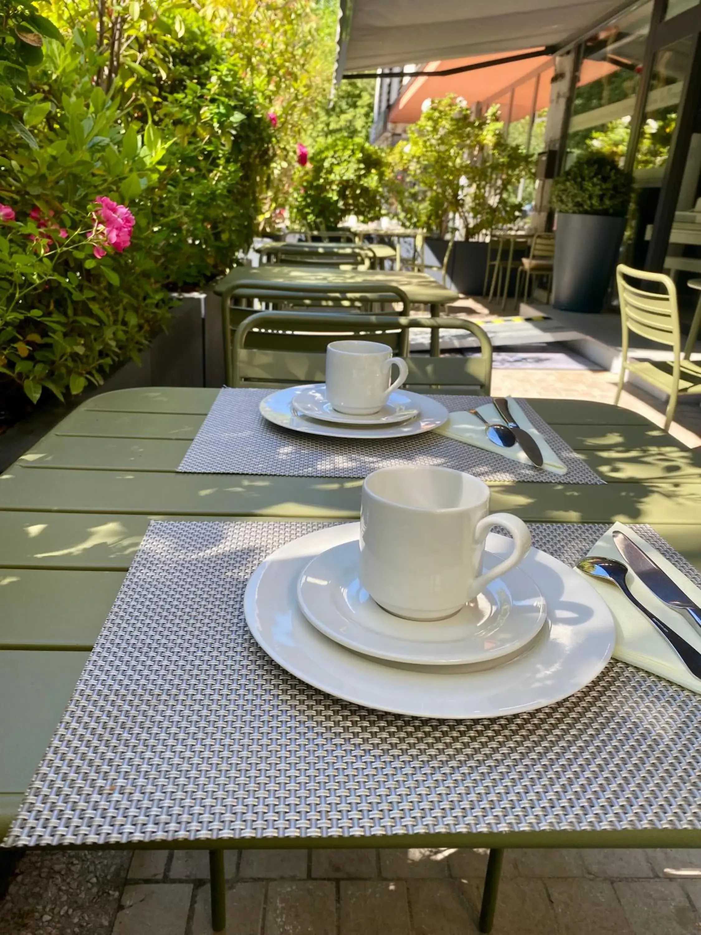 Property building in Hôtel Rotonde Aix-en-Provence centre Property building in Hôtel Rotonde Aix-en-Provence centre