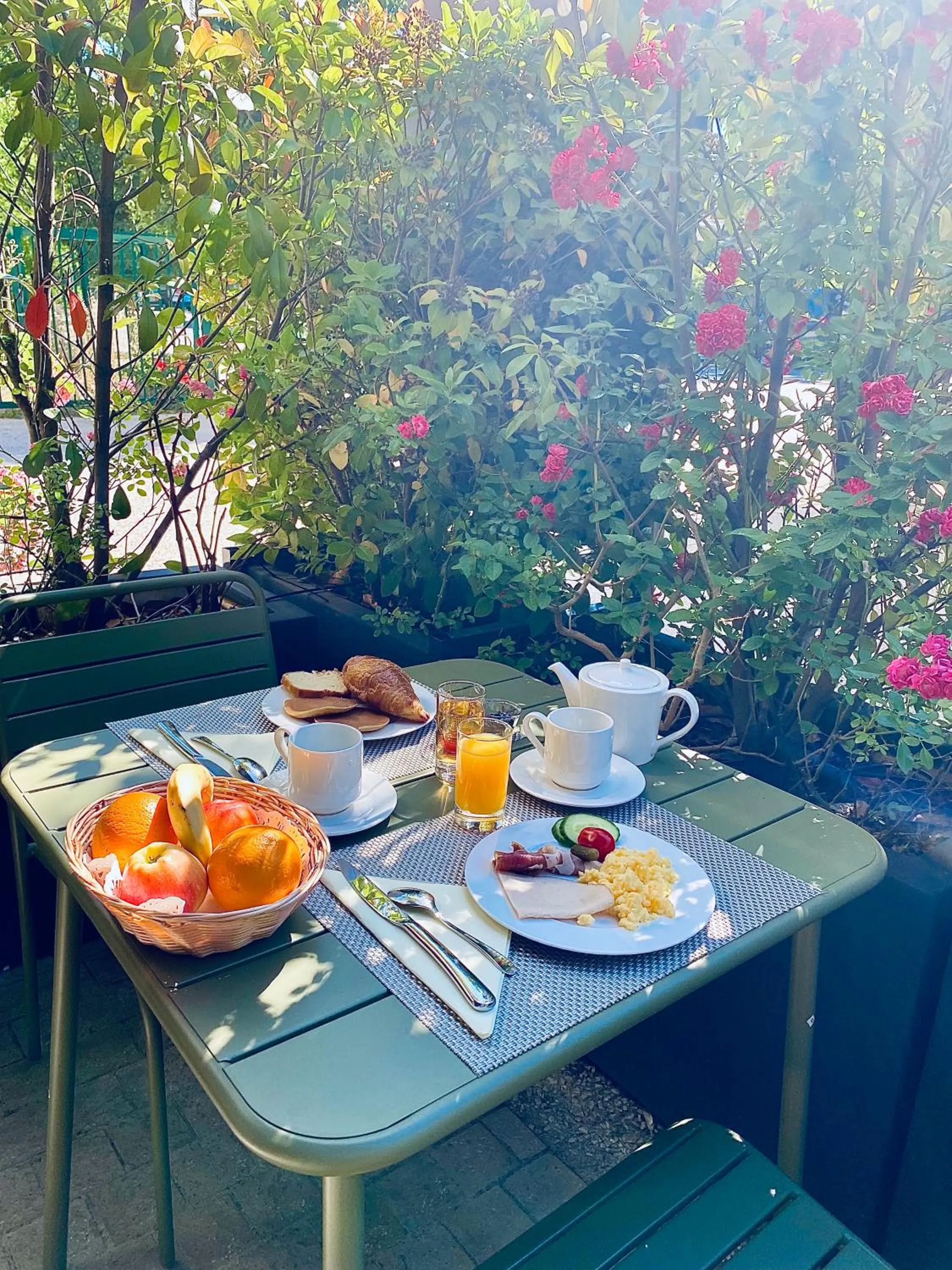 Patio in Hôtel Rotonde Aix-en-Provence centre