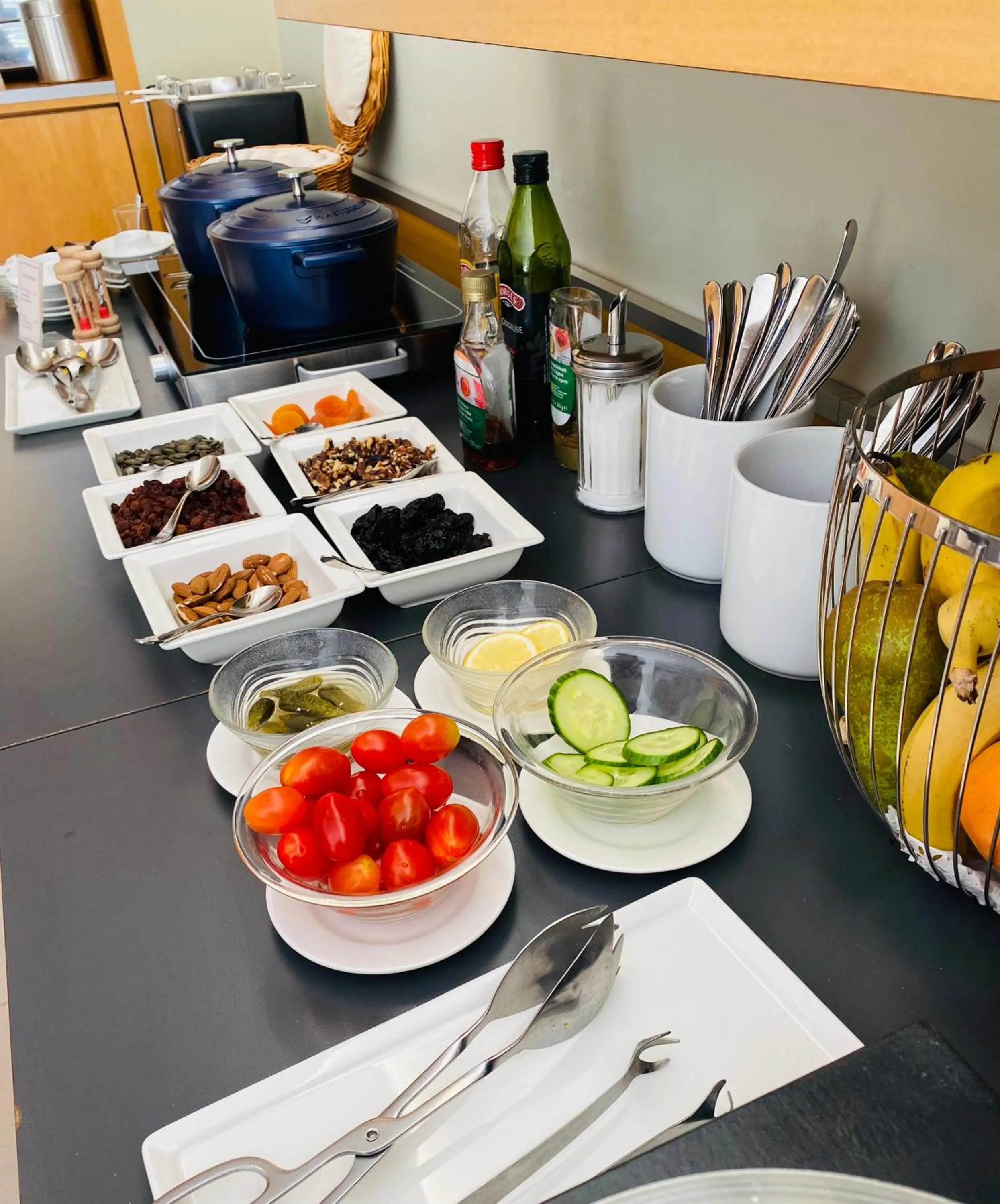 Buffet breakfast in Hôtel Rotonde Aix-en-Provence centre