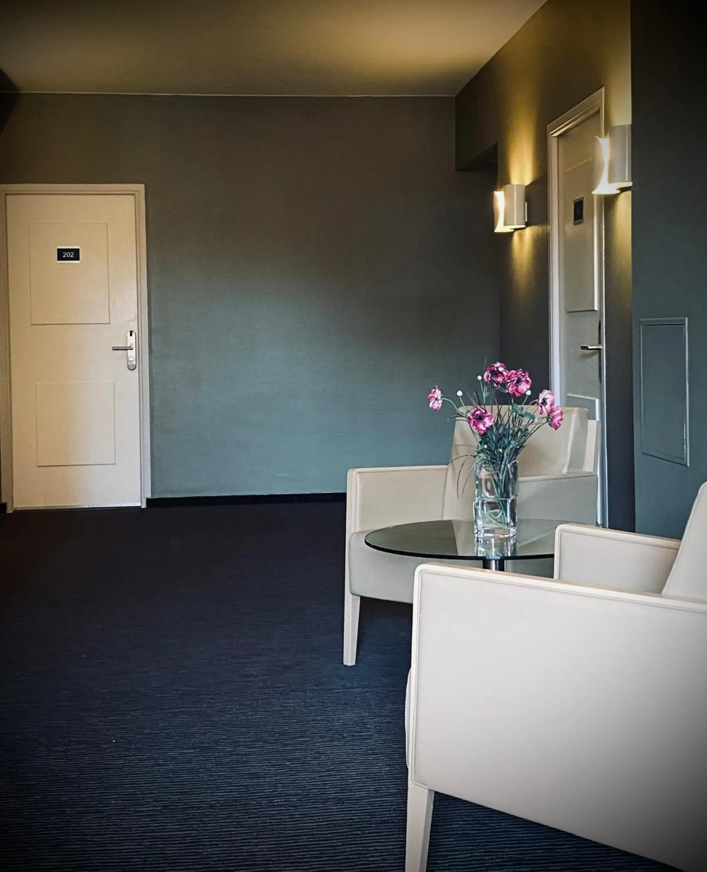 Property building in Hôtel Rotonde Aix-en-Provence centre Property building in Hôtel Rotonde Aix-en-Provence centre