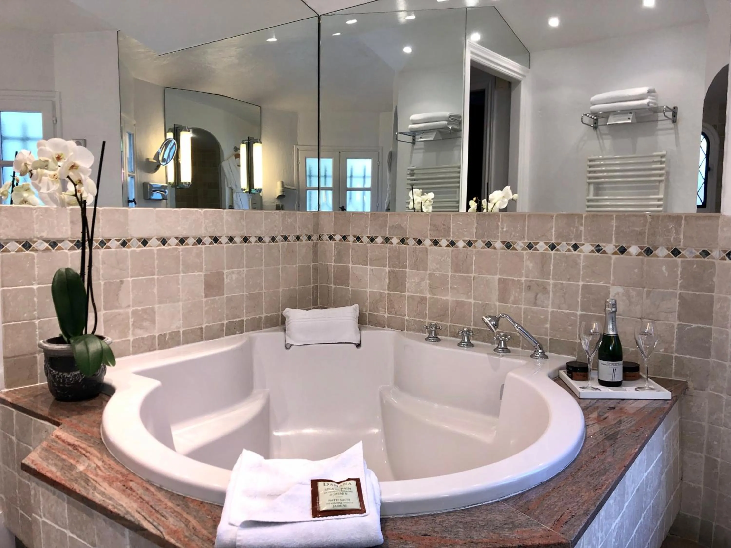 Bathroom in Hôtel & Restaurant Alain Llorca