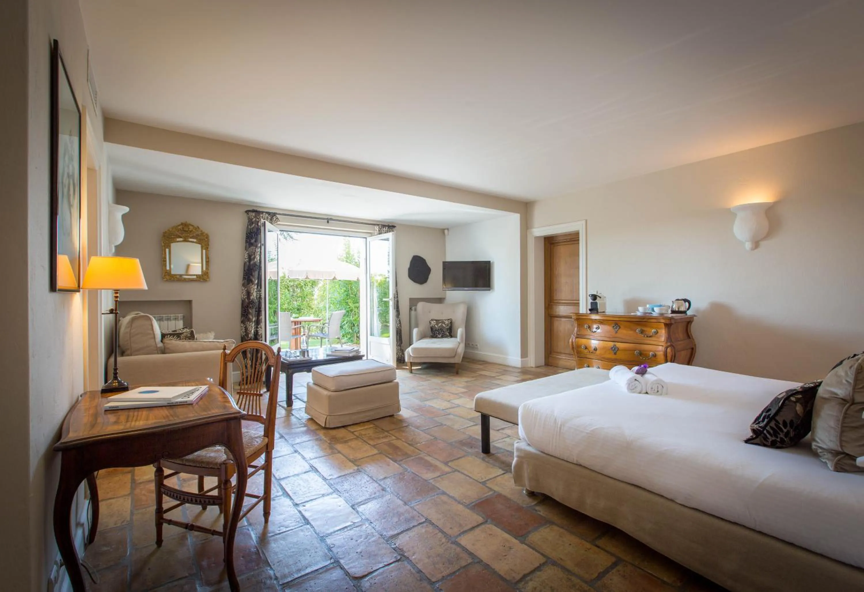 Photo of the whole room, Bed in Hôtel & Restaurant Alain Llorca