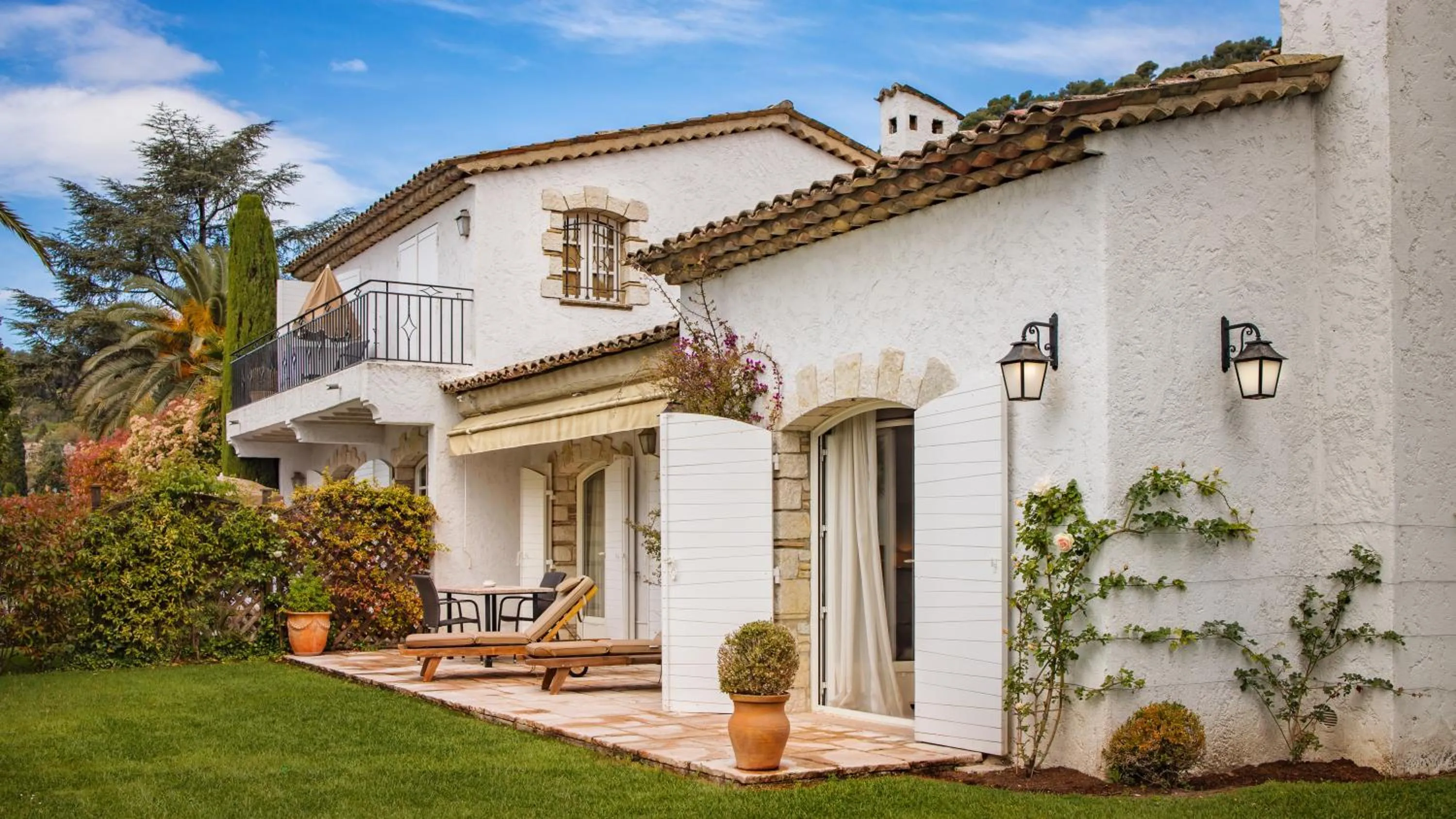 Garden in Hôtel & Restaurant Alain Llorca
