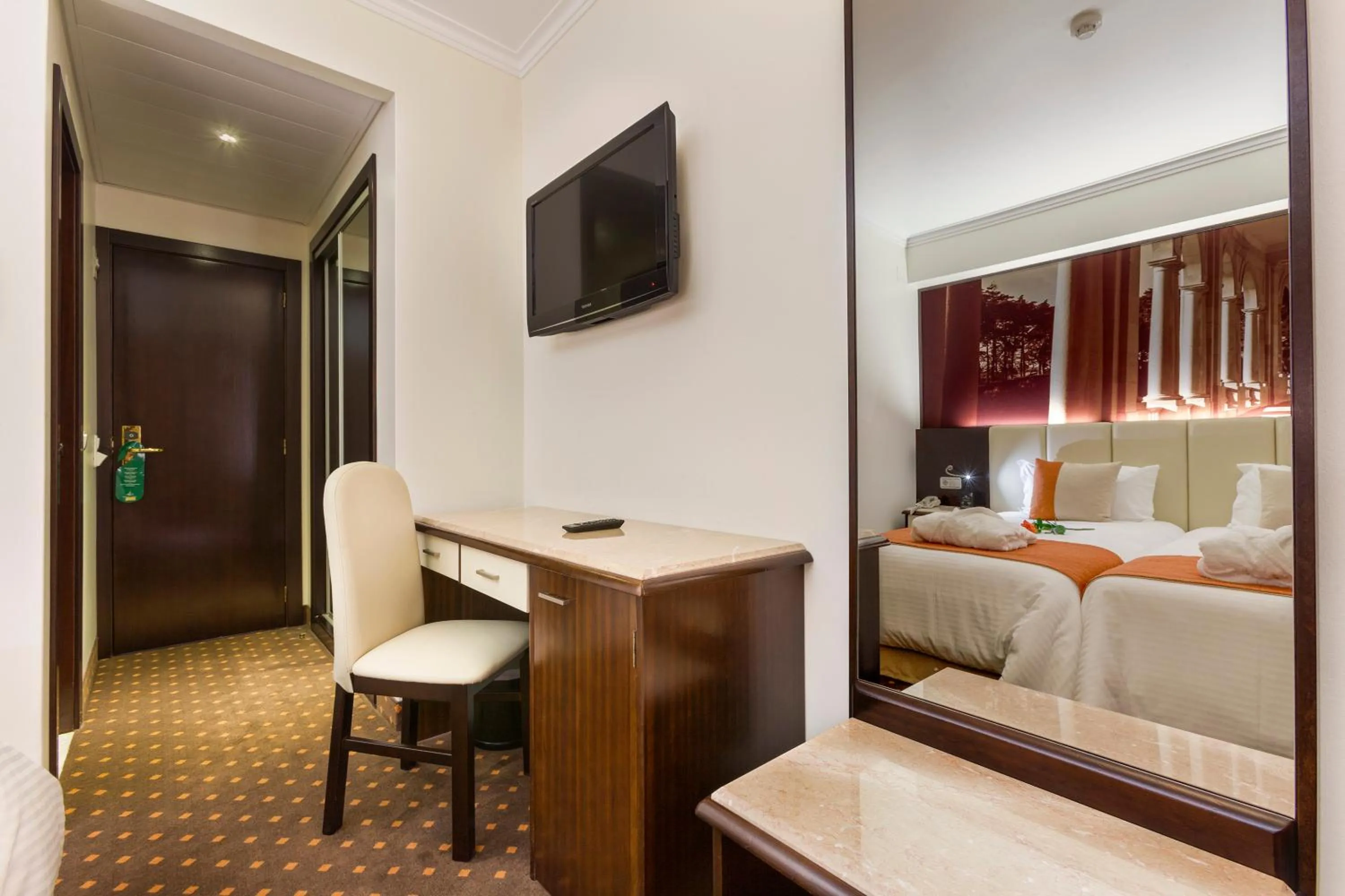 Seating area, Bed in Avenida de Fatima