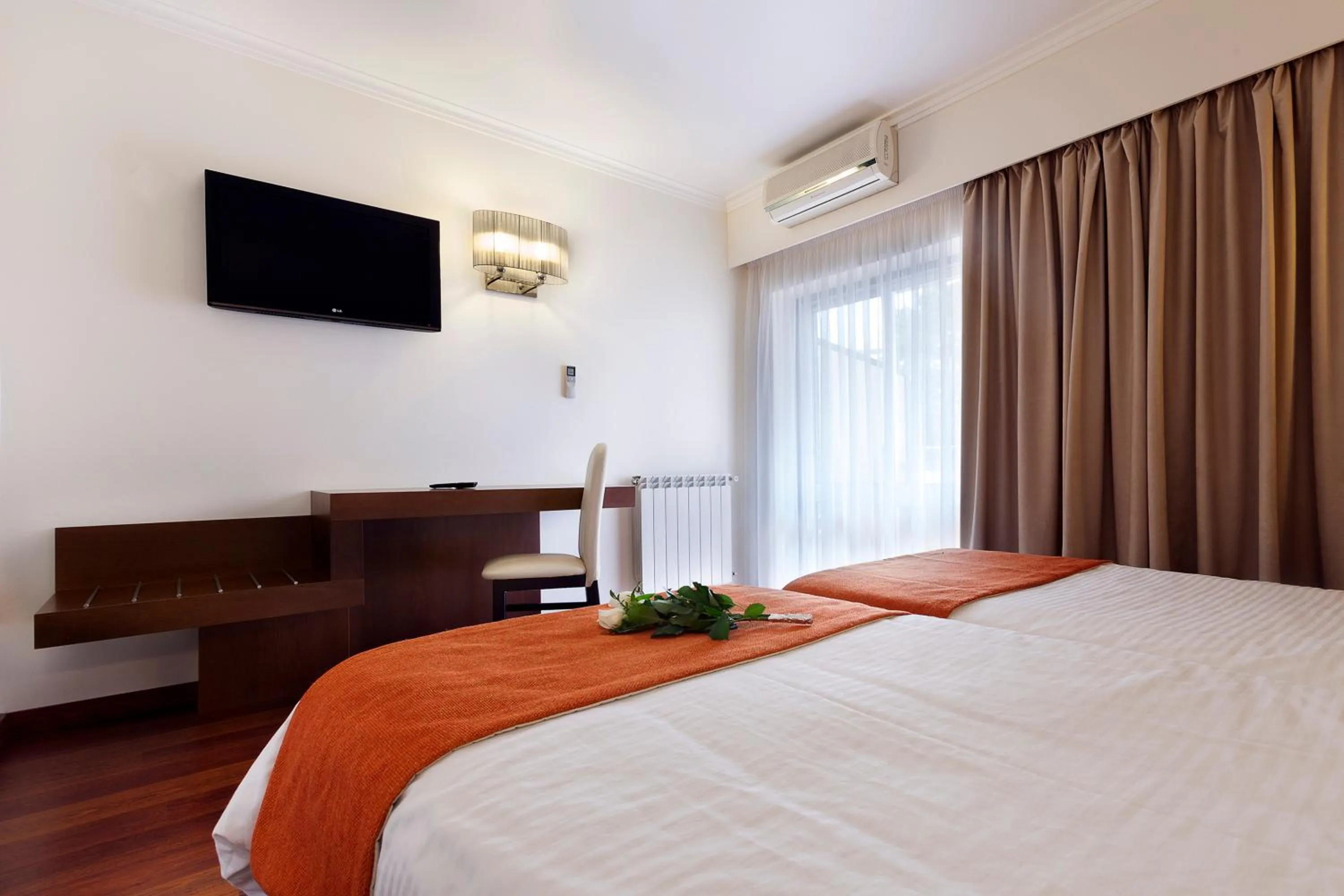 Bedroom, Bed in Avenida de Fatima