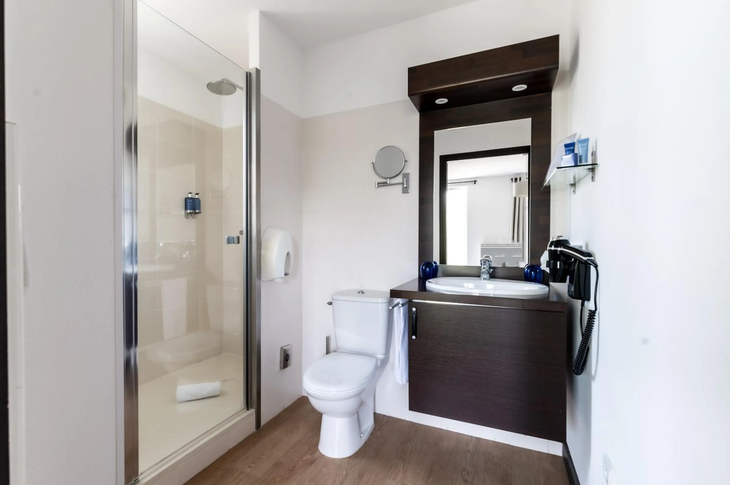 Shower in Domaine de Cicé-Blossac, Resort Spa & Golf