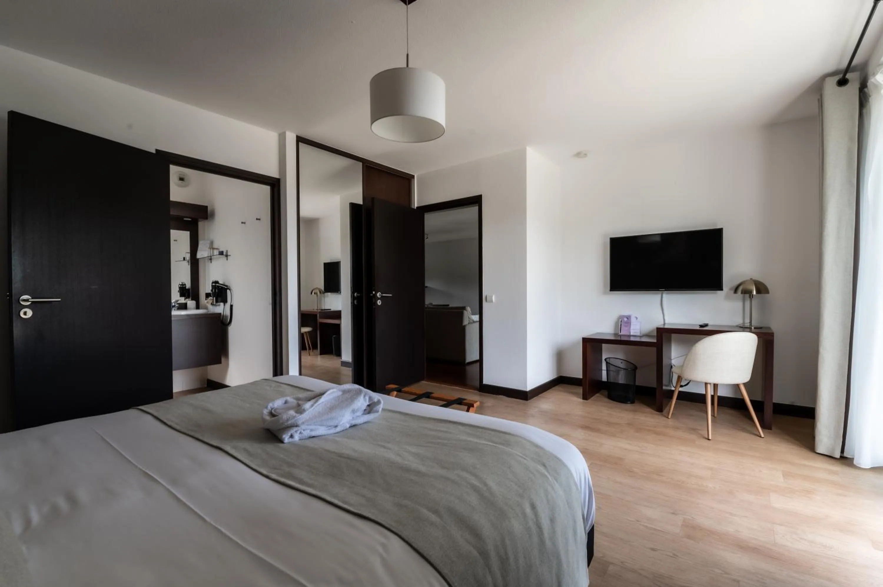 Photo of the whole room, Bed in Domaine de Cicé-Blossac, Resort Spa & Golf