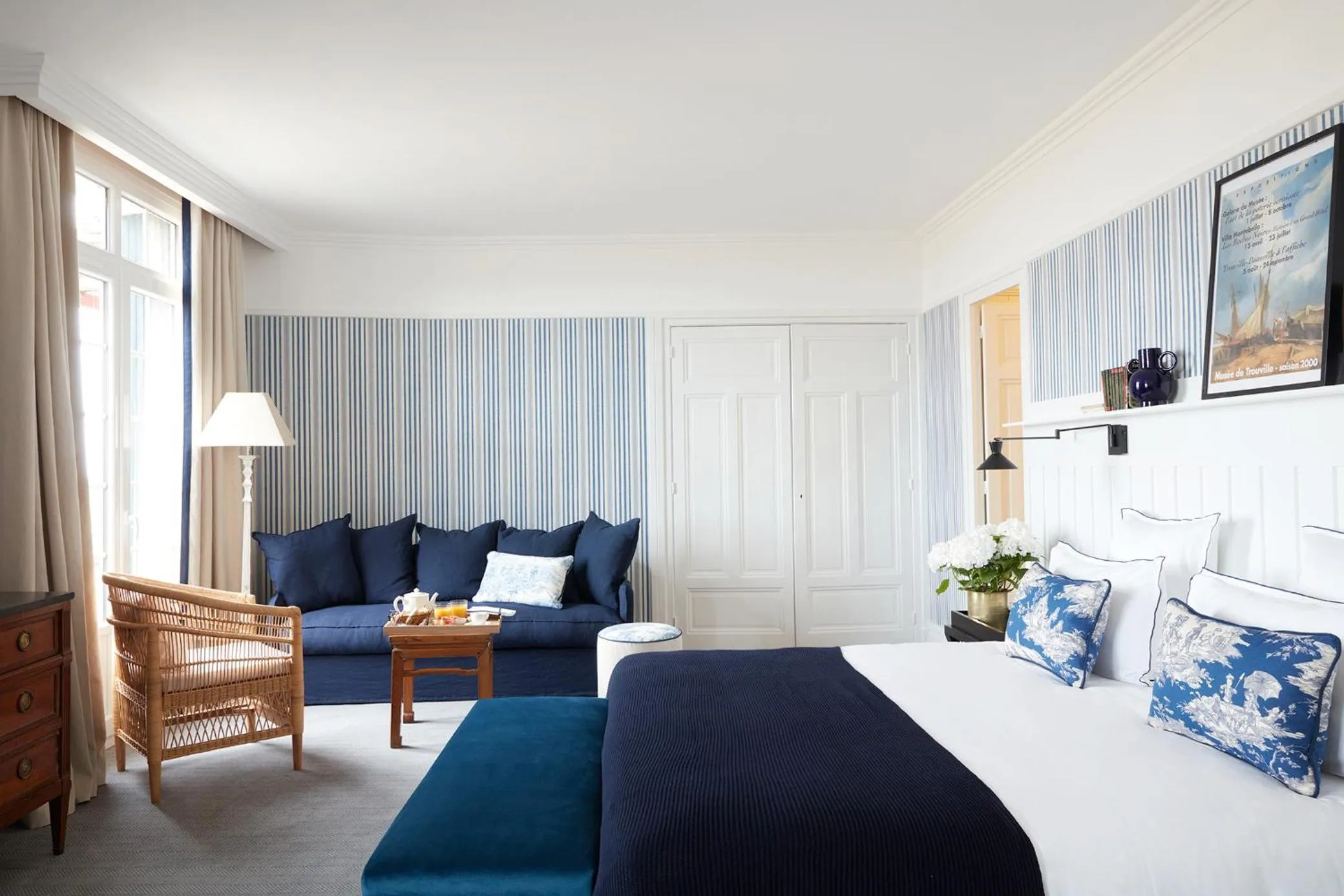 Photo of the whole room, Bed in Le Flaubert