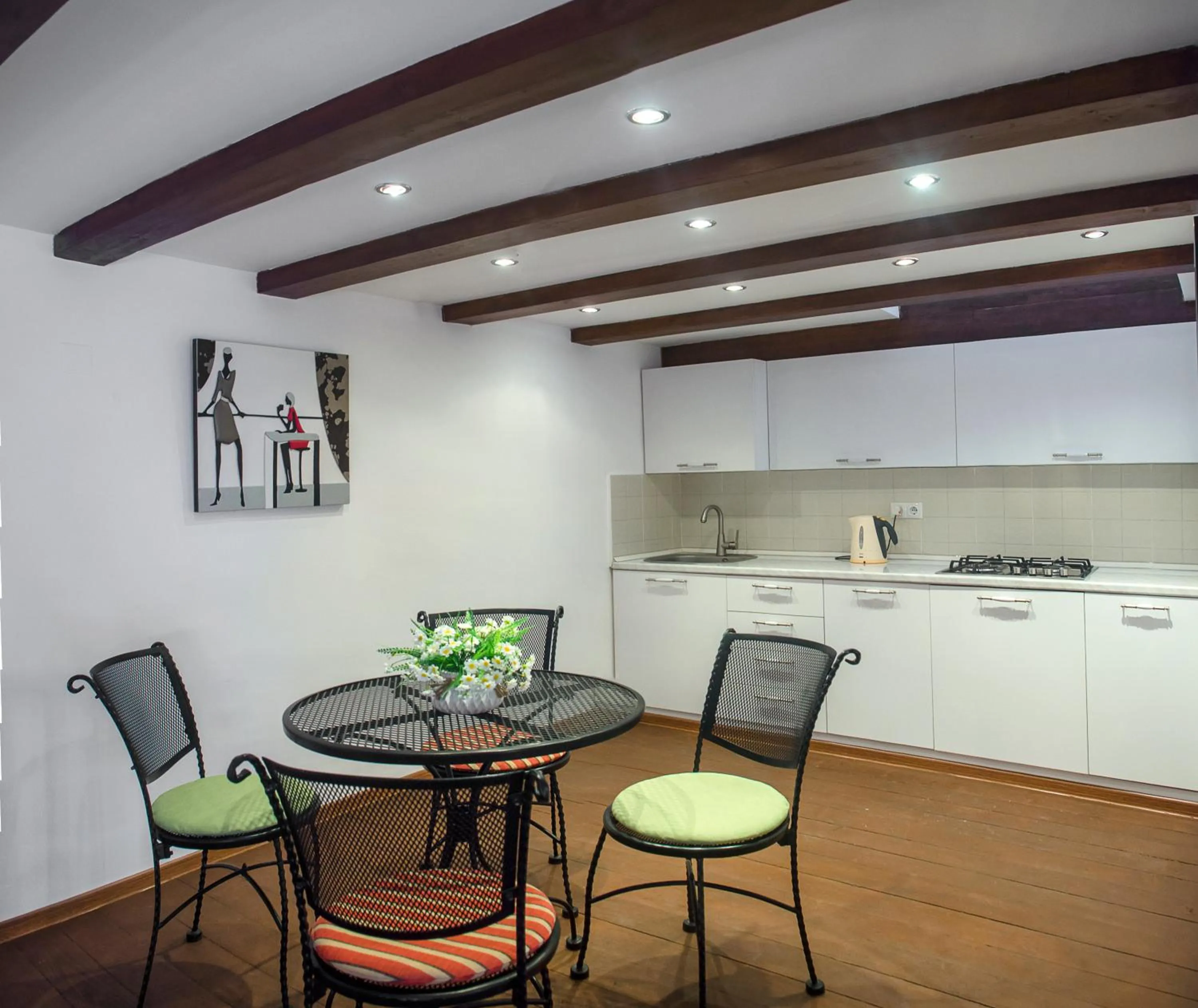 Exquisite Two Bedroom Apartment With a Mezzanine