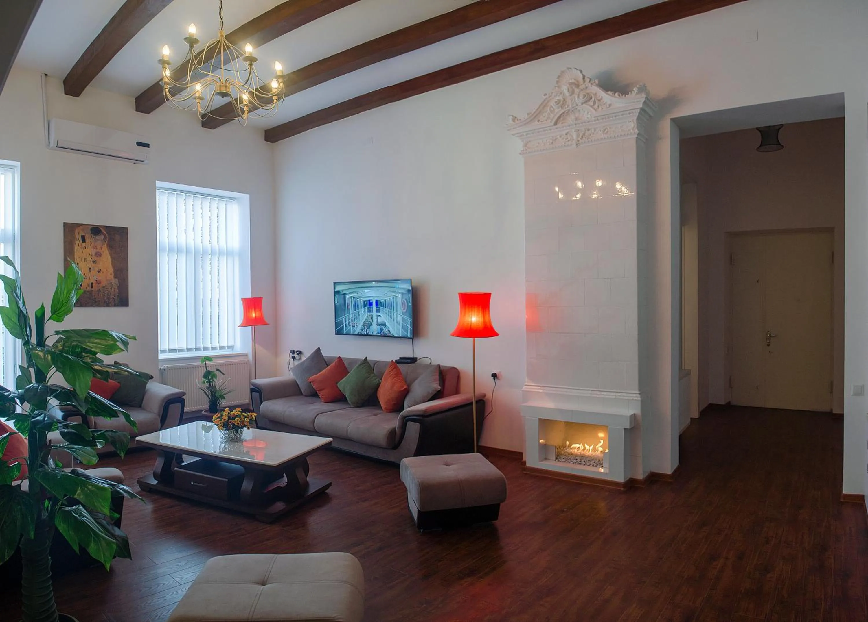 Exquisite Two Bedroom Apartment With a Mezzanine
