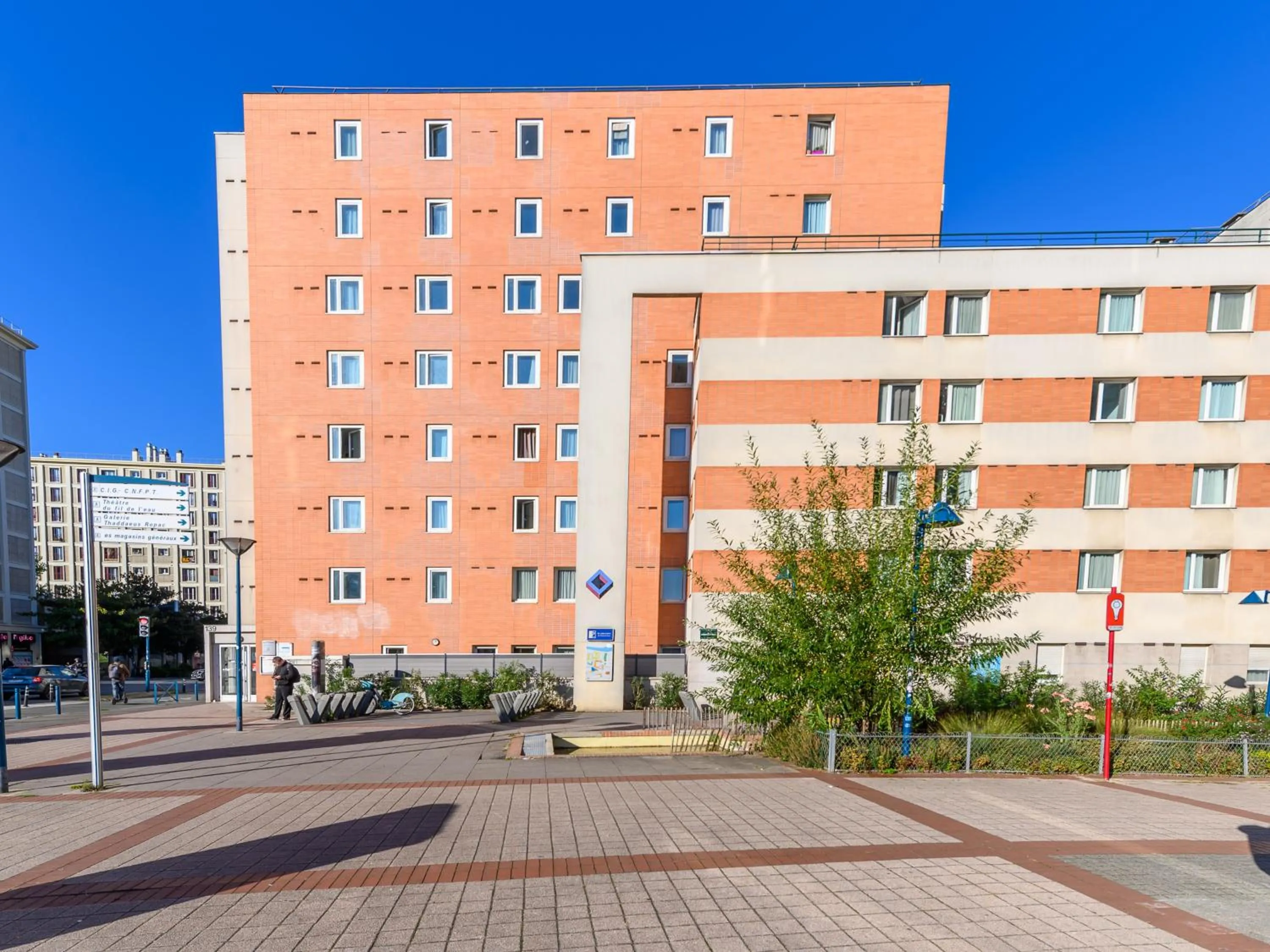 Property building in Séjours & Affaires Pantin Charles De Gaulle