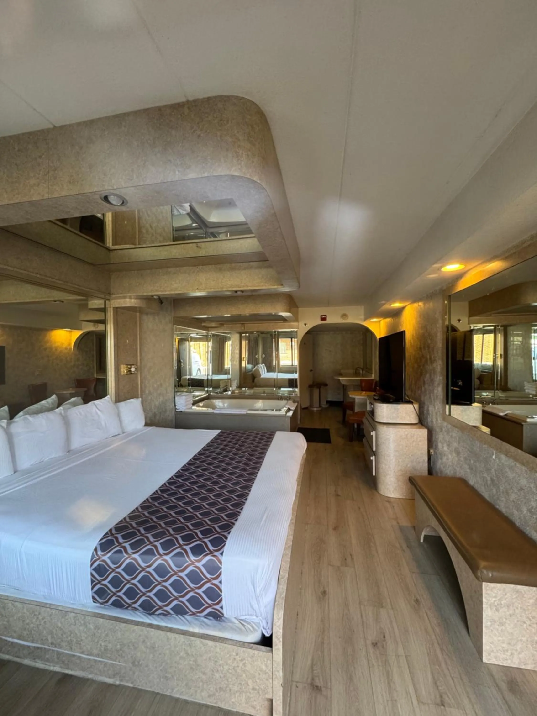 Photo of the whole room, Bed in Blue Star Motel