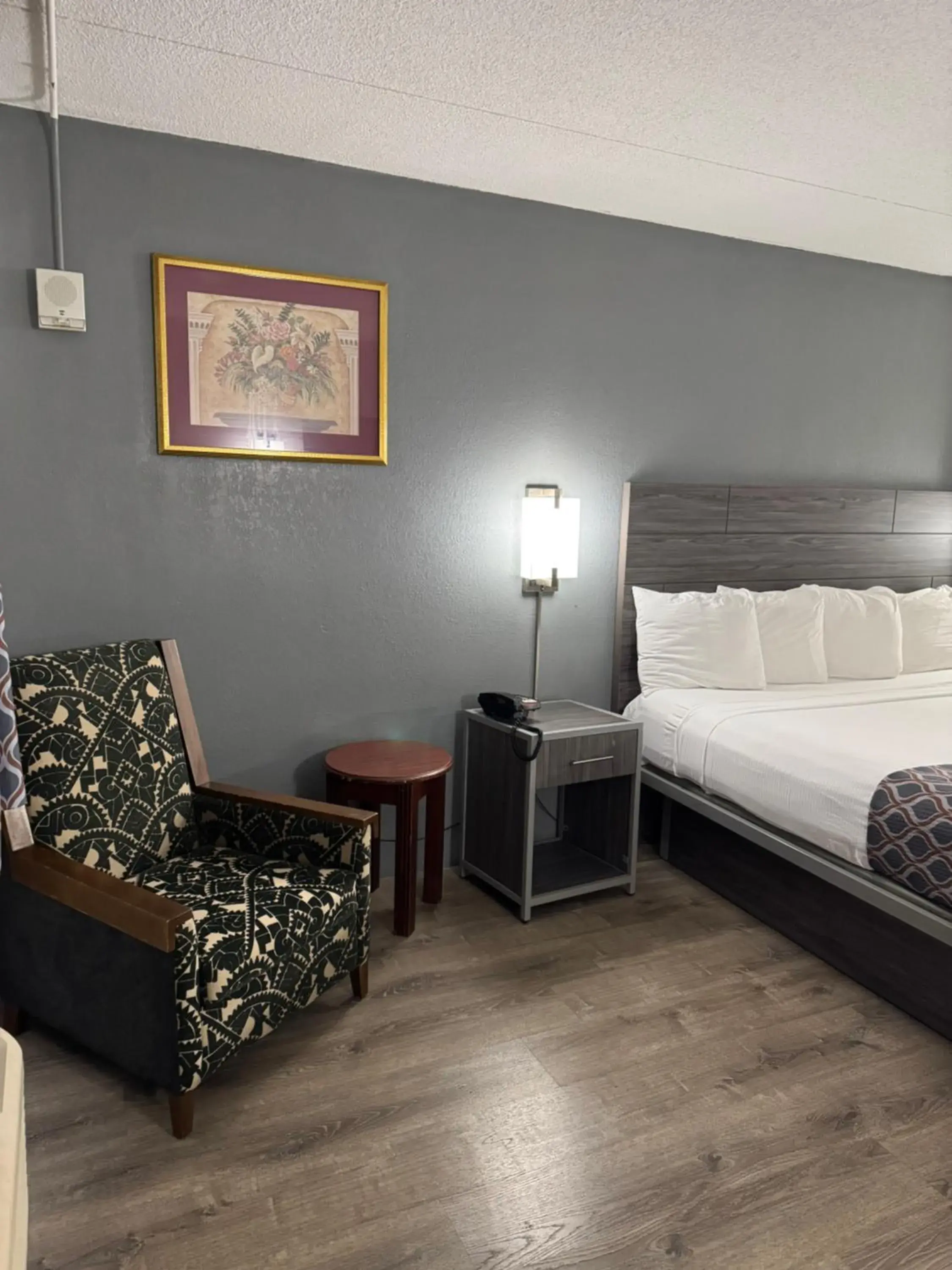 King Suite - Non-Smoking in Blue Star Motel King Suite - Non-Smoking in Blue Star Motel