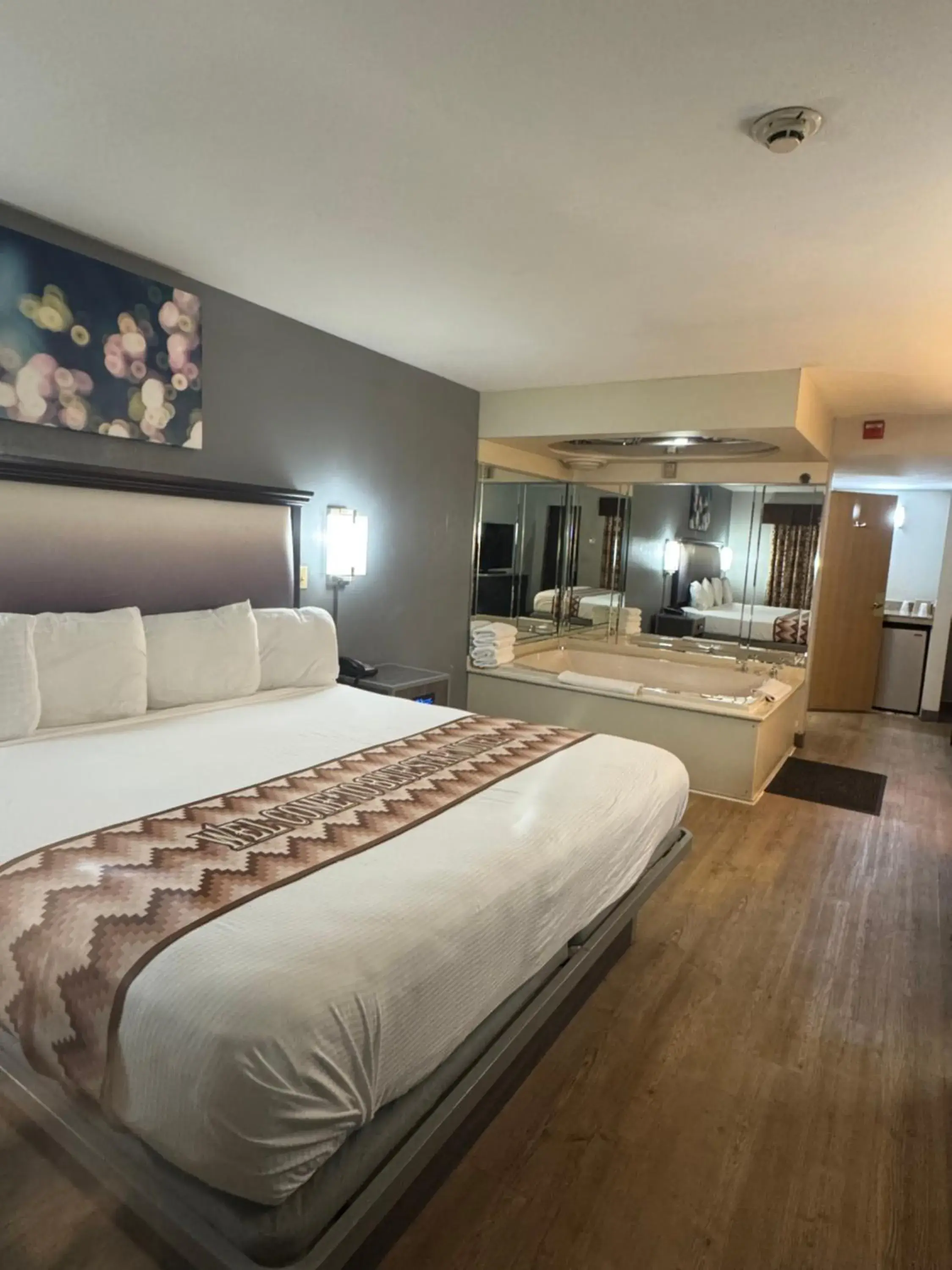 Photo of the whole room, Bed in Blue Star Motel Photo of the whole room, Bed in Blue Star Motel