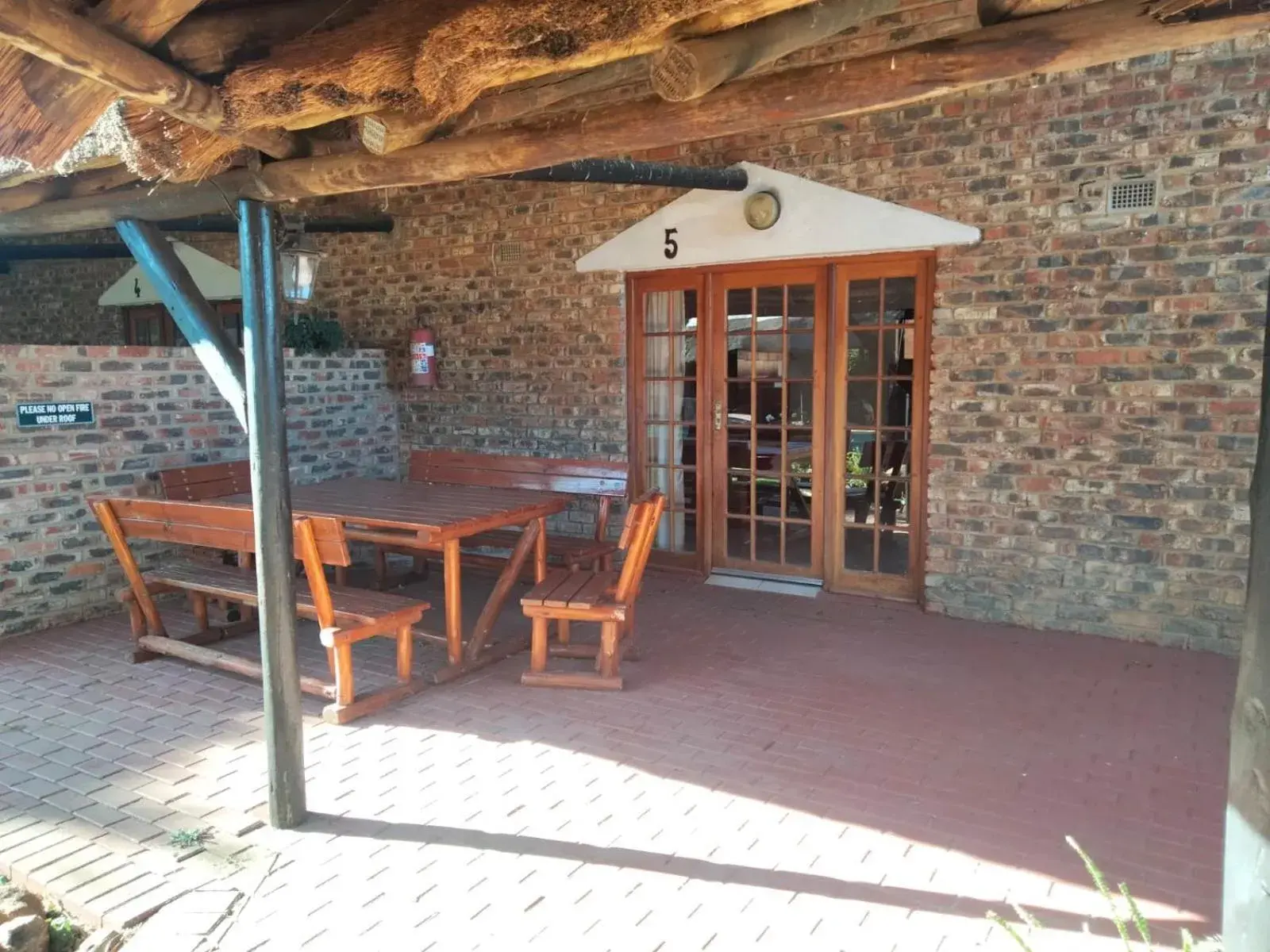 One-Bedroom Chalet in Boskoppie Lion & Tiger Reserve One-Bedroom Chalet in Boskoppie Lion & Tiger Reserve