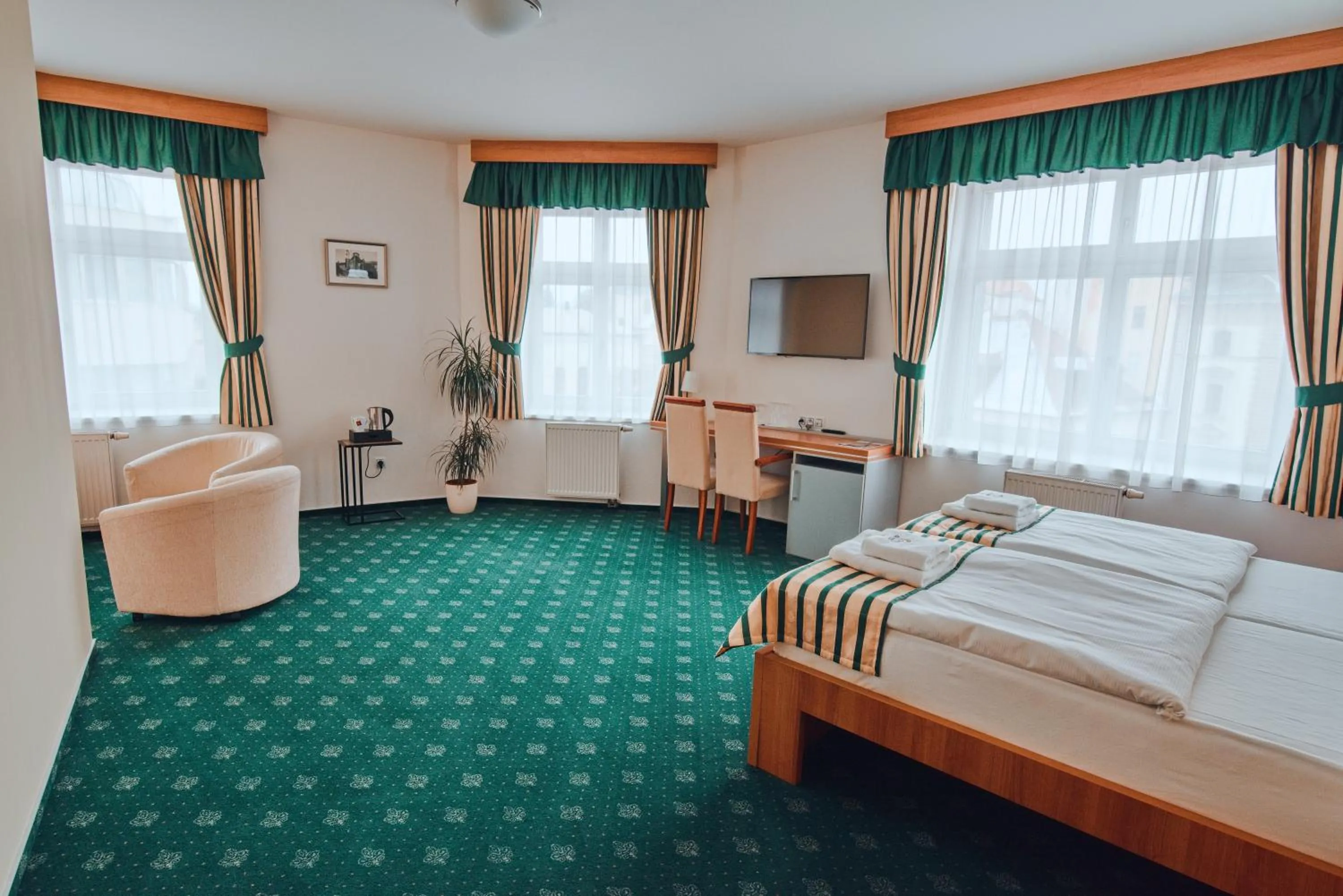 TV and multimedia, Bed in Hotel Grand