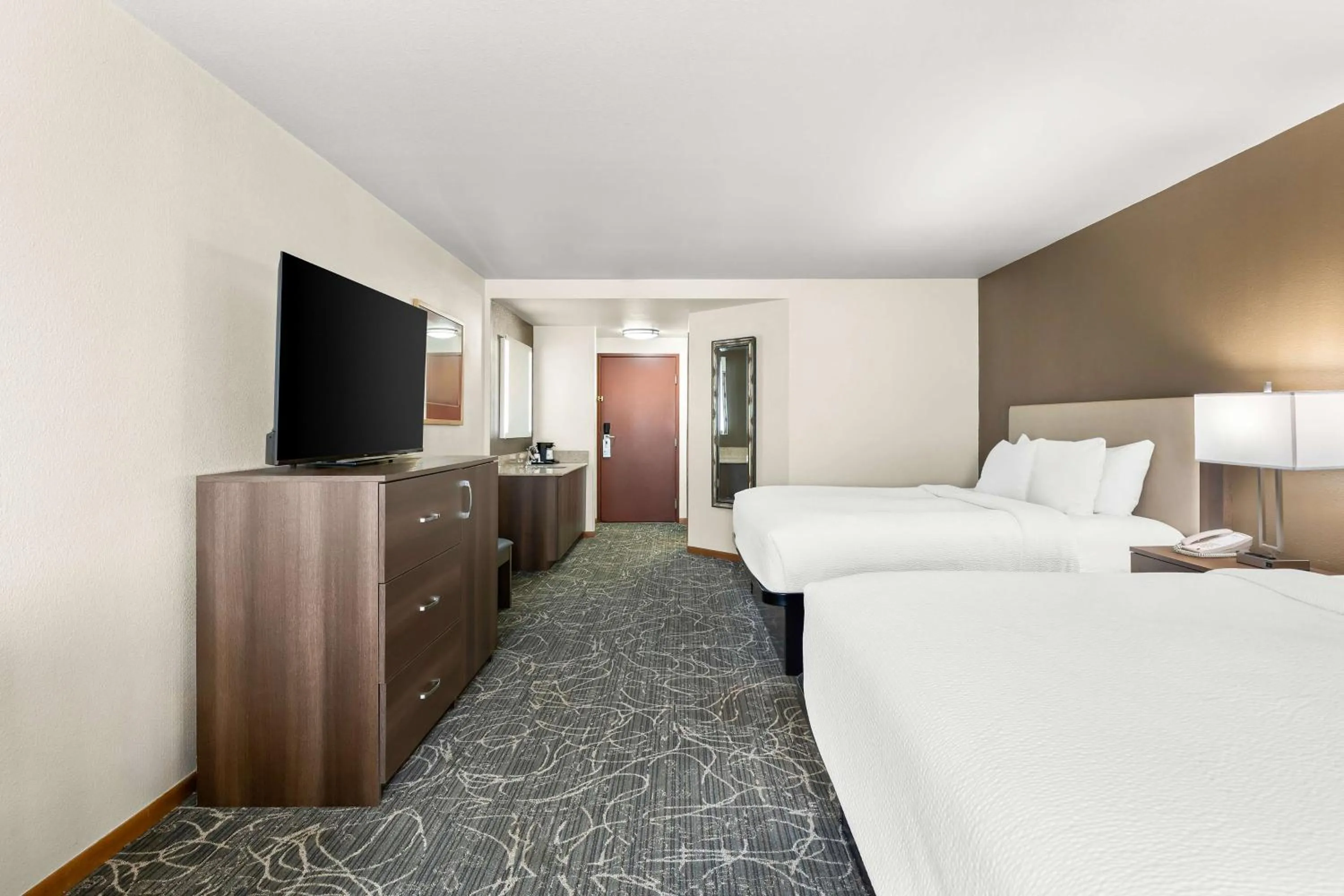 Bedroom, Bed in Best Western West Towne Suites