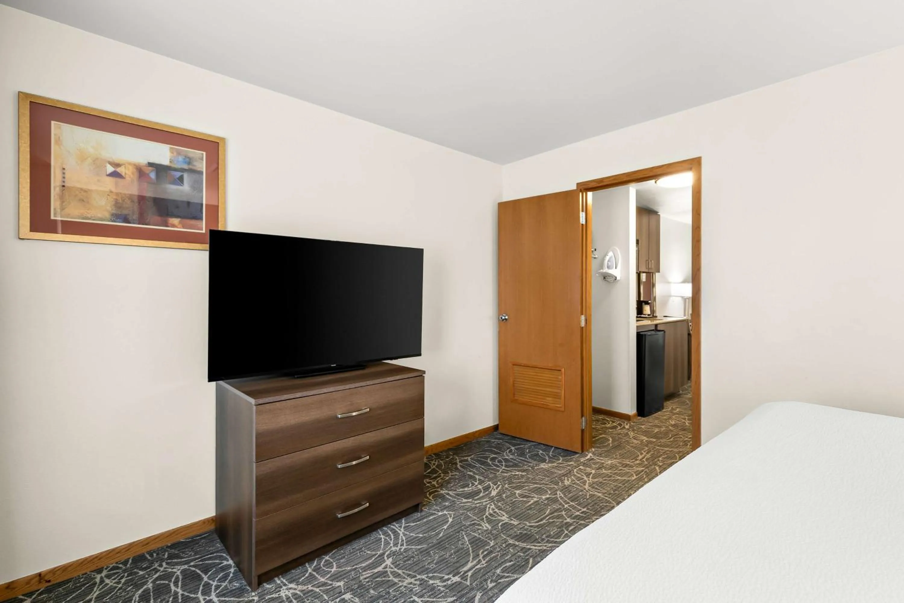 Bedroom, Bed in Best Western West Towne Suites
