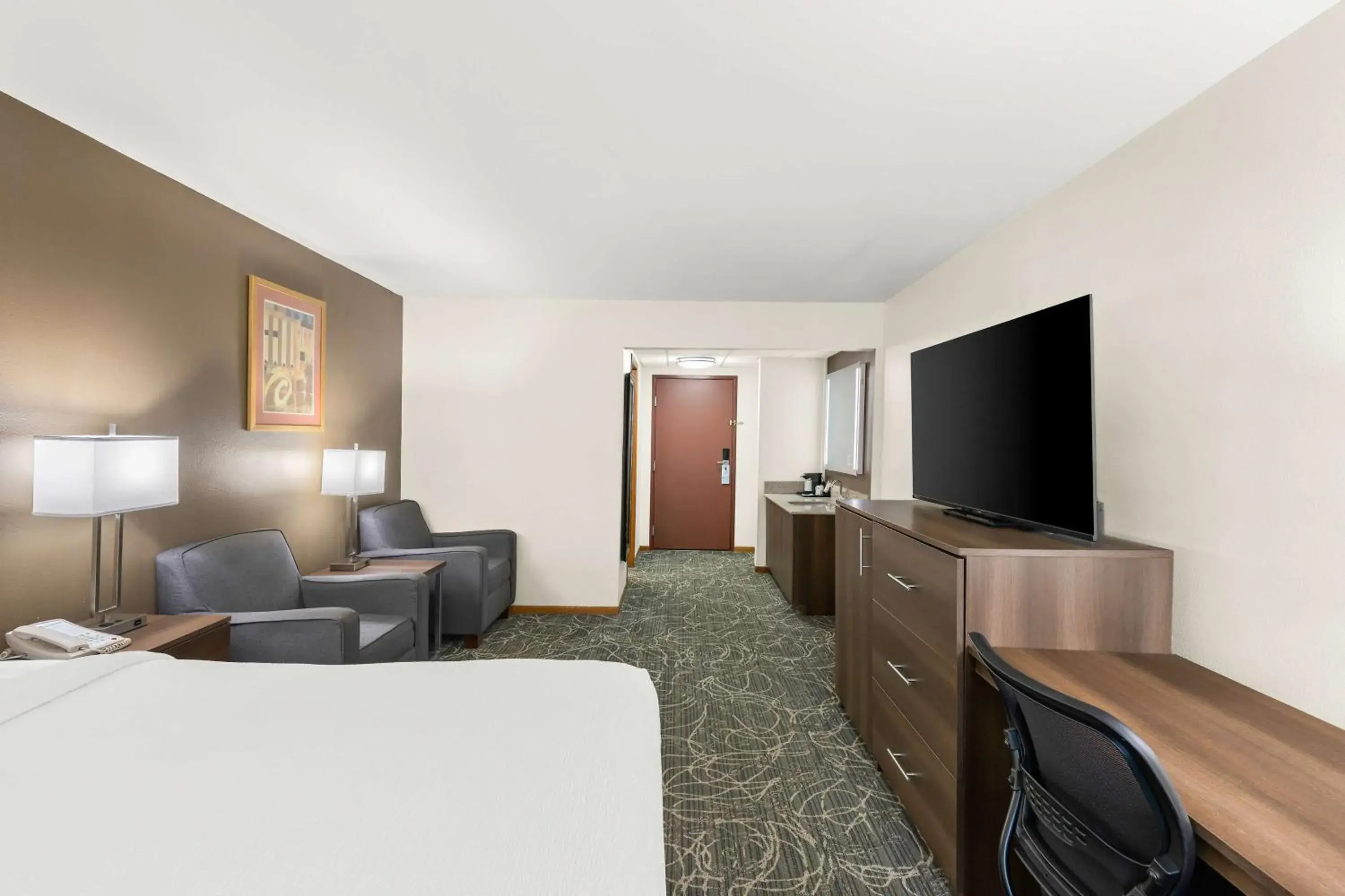 Bedroom, Bed in Best Western West Towne Suites Bedroom, Bed in Best Western West Towne Suites